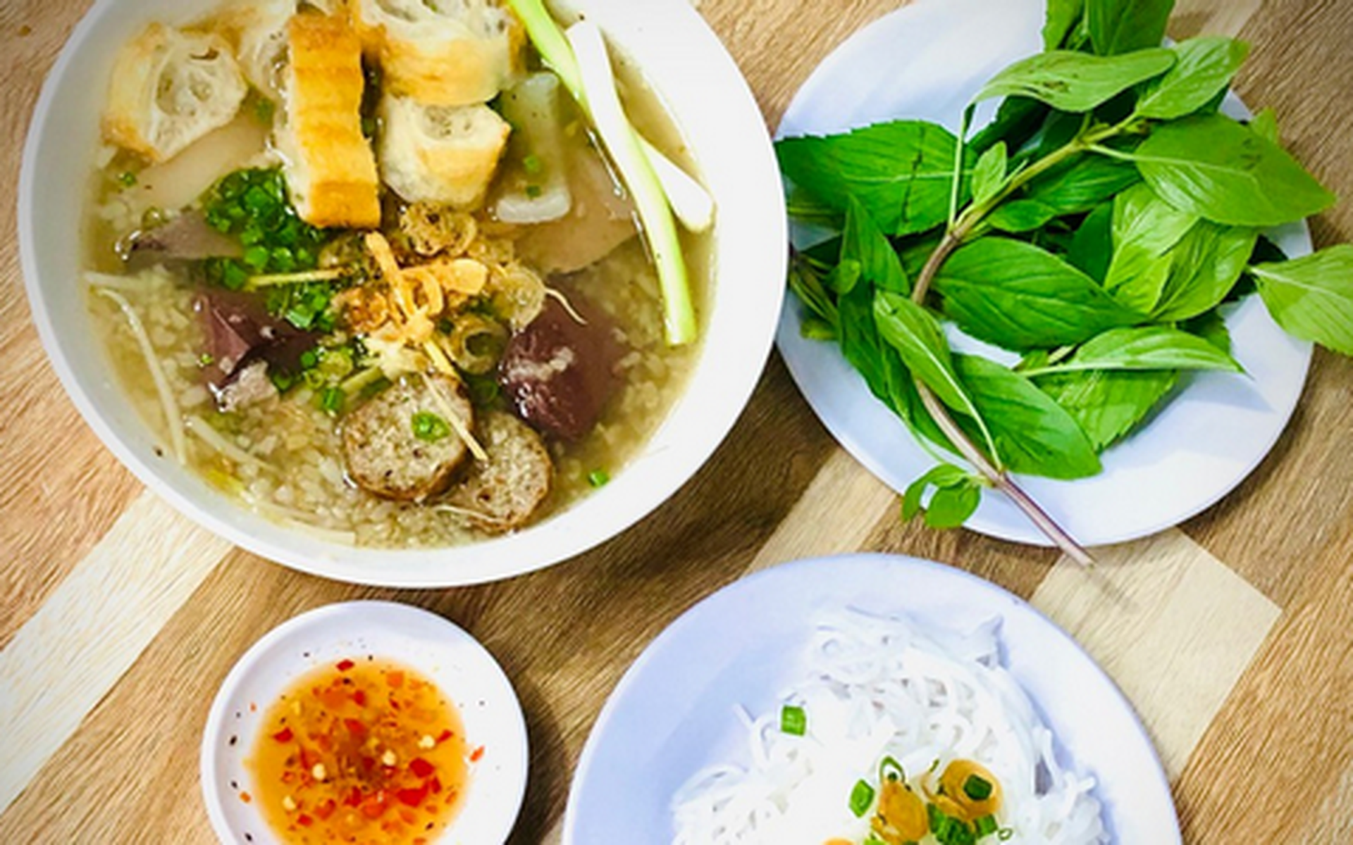 Hình ảnh Cháo Lòng Ben - Lòng Nhậu & Má Heo Nướng - Cách Mạng Tháng 8