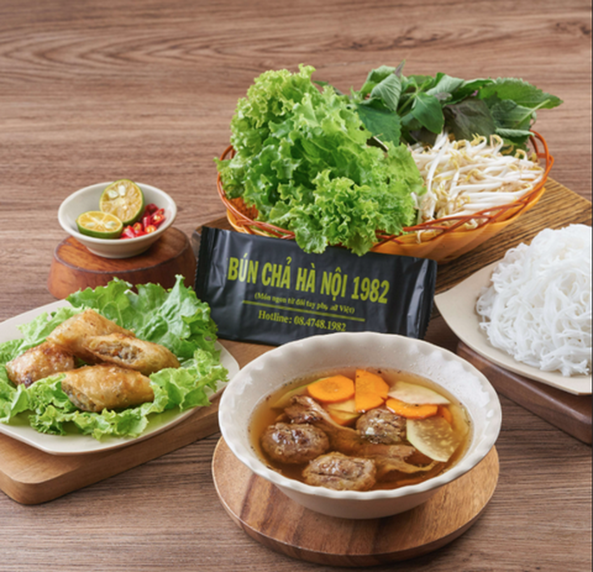 Hình ảnh Bún Chả Hà Nội 1982 - Hoa Cúc