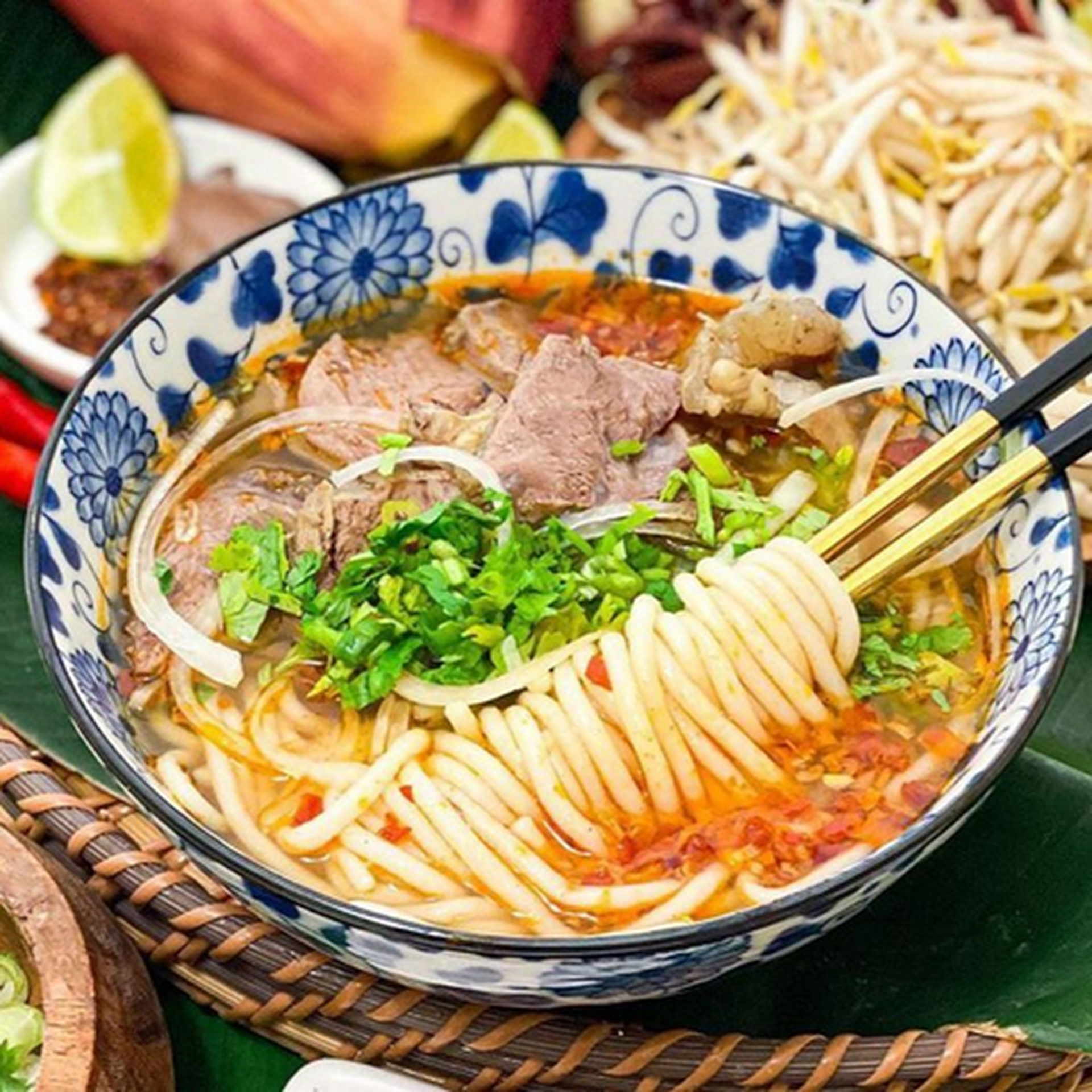 Hình ảnh Bún Bò Huế Chú Khải Péo - Lê Văn Lương