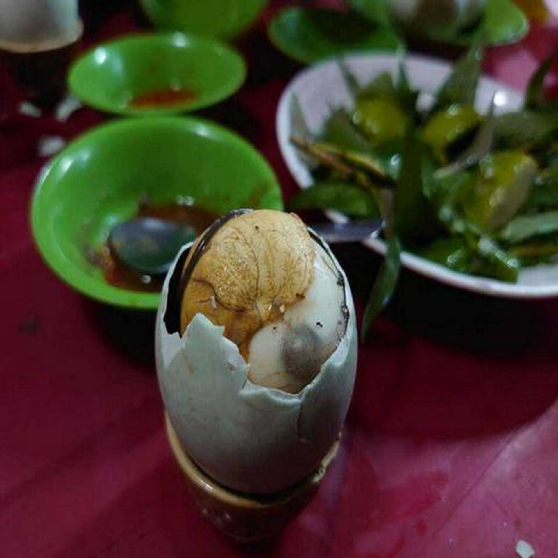 Hình ảnh Trứng vịt lộn Tomly Tiến - Nguyễn Chí Thanh