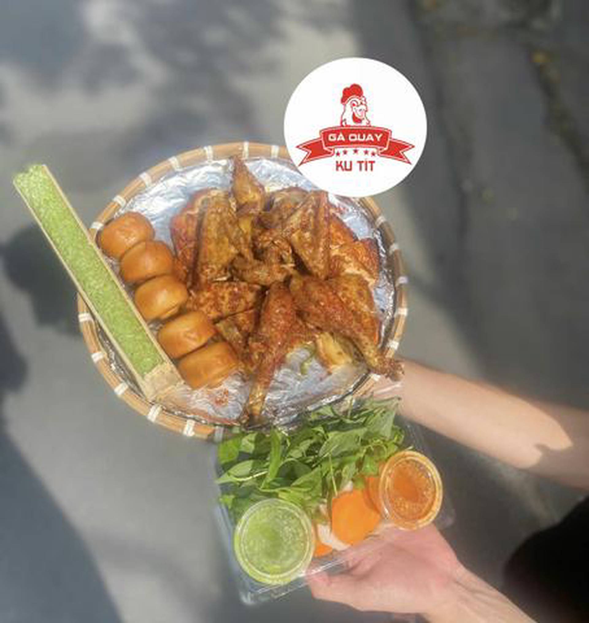 Hình ảnh Gà Quay Cơm Lam & Bánh Bao Ku Tít - Vườn Lài