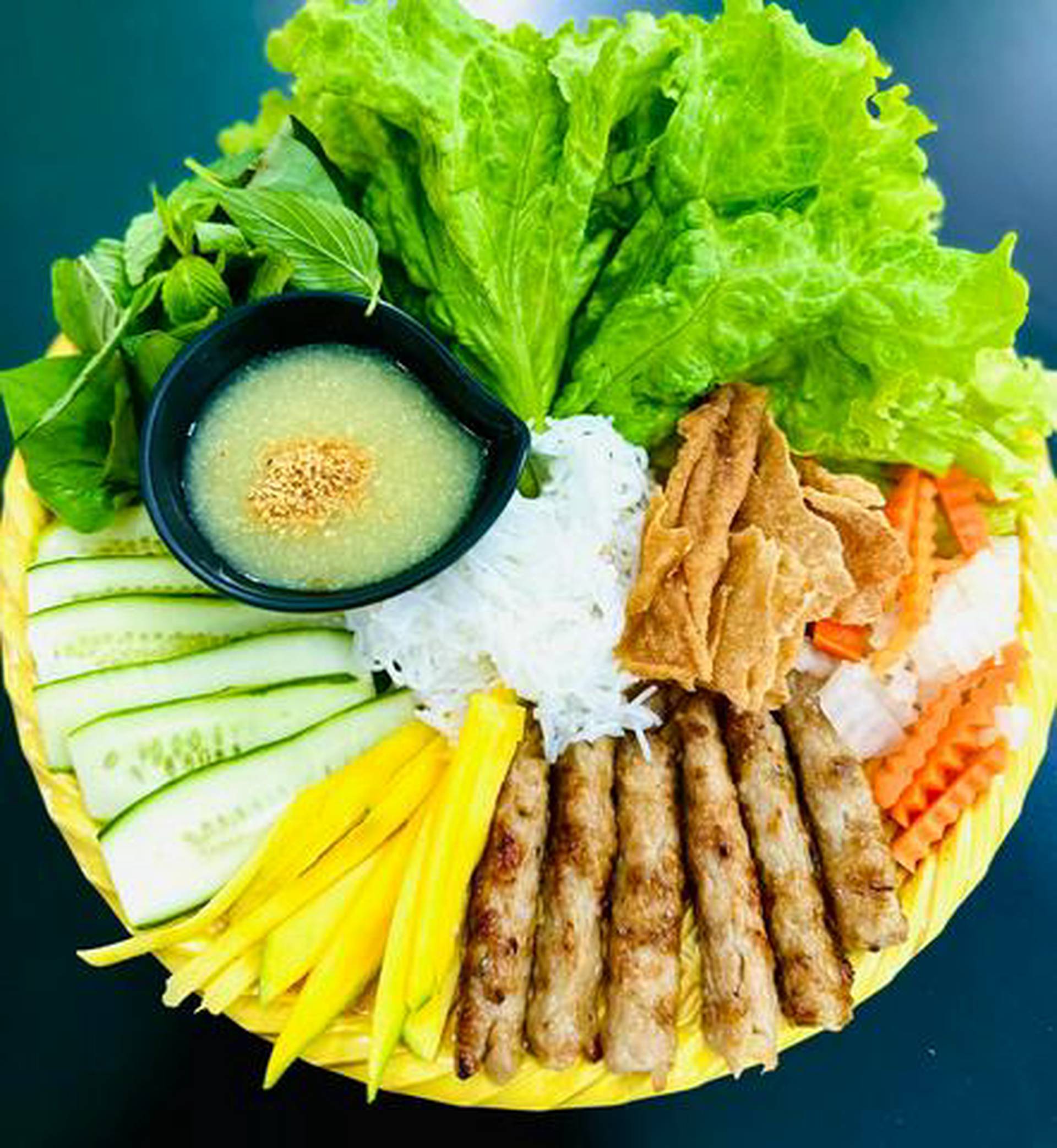 Hình ảnh Nem nướng mộc - Nguyễn Gia Trí