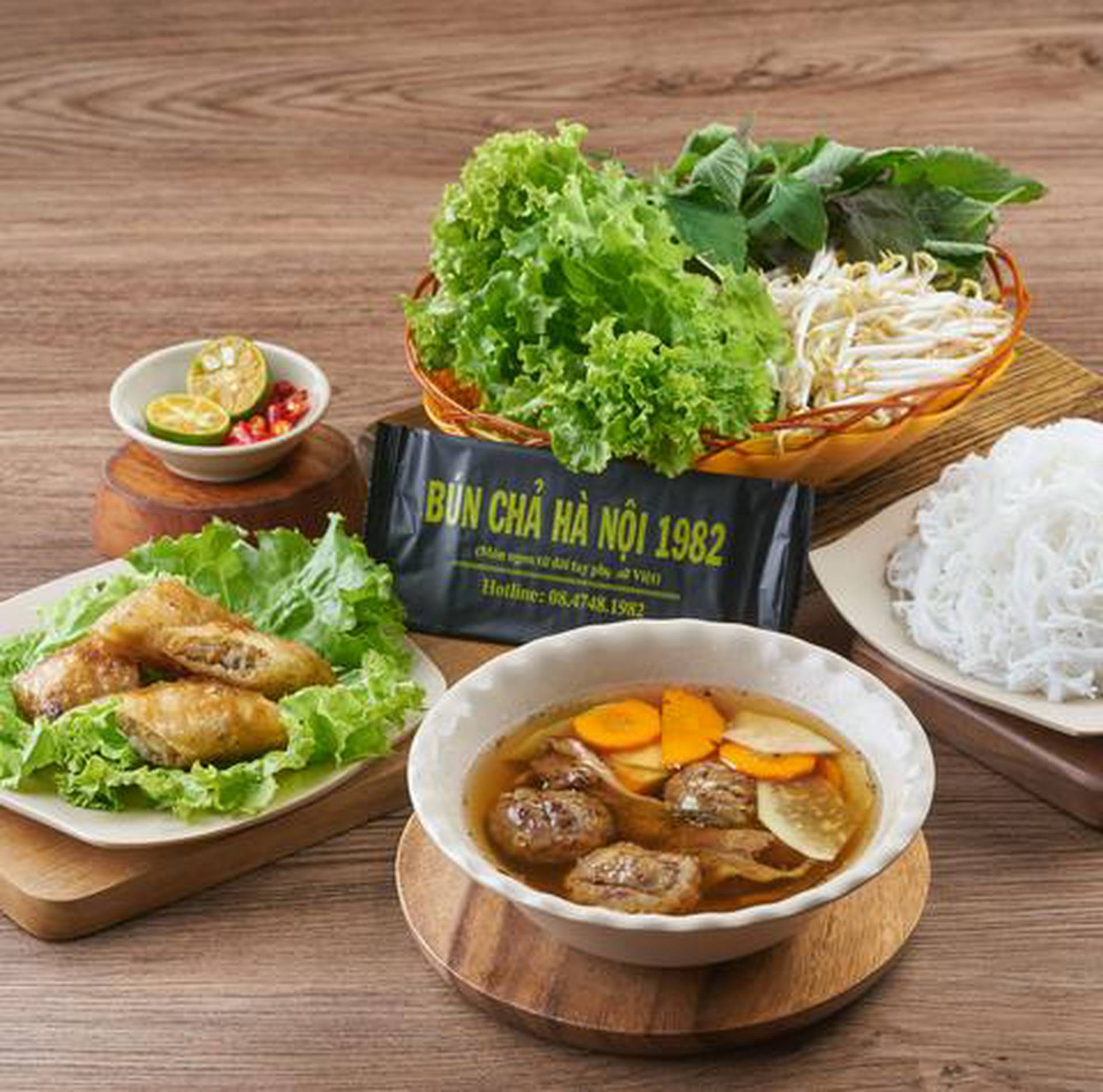 Hình ảnh Bún Chả Hà Nội 1982 - Bùi Đình Túy
