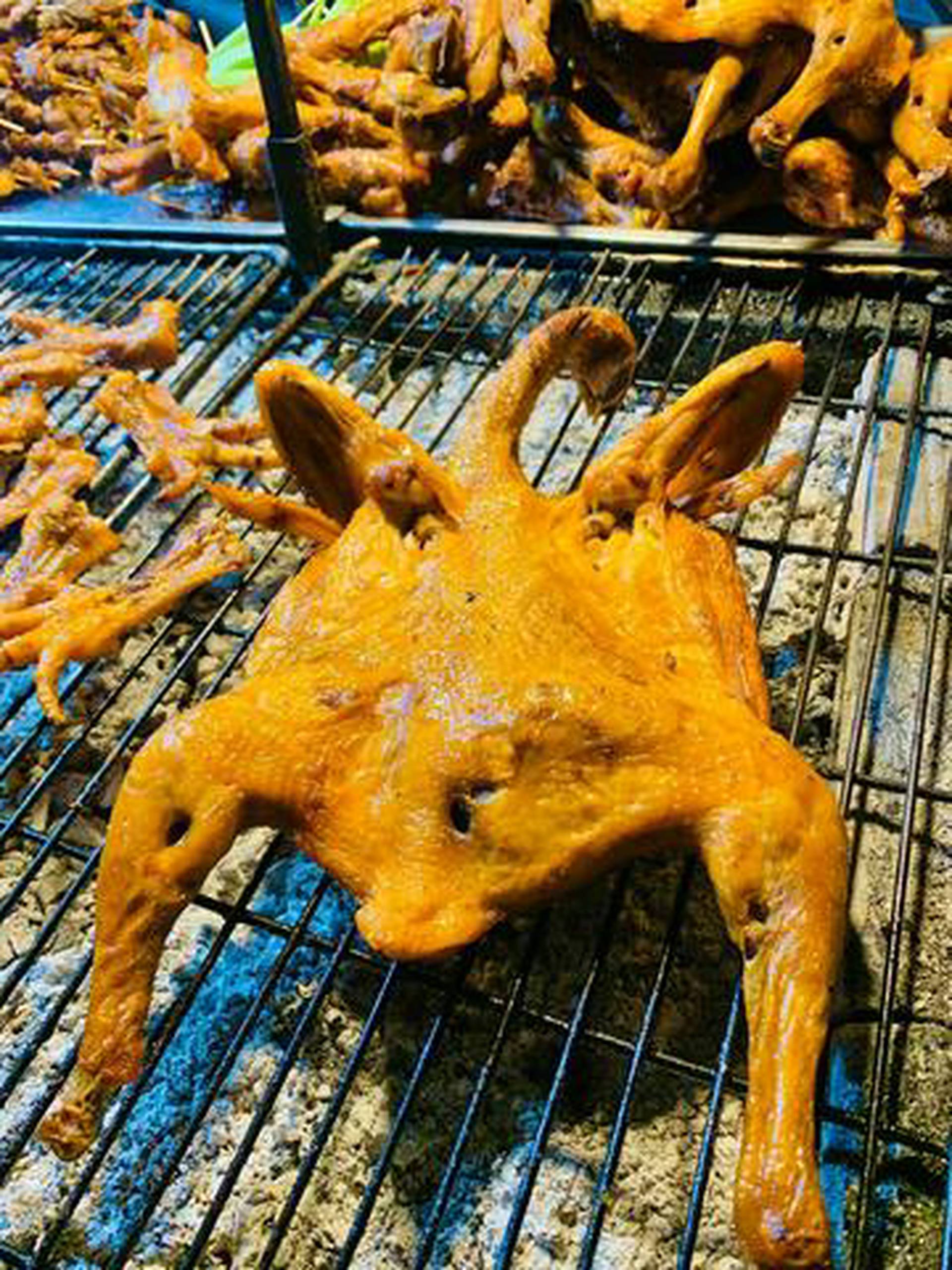 Hình ảnh Gà nướng - Lòng Nướng - Ung Văn Khiêm
