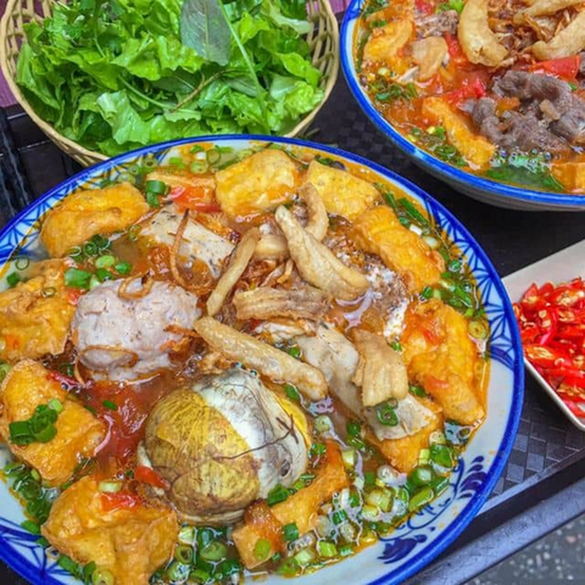 Hình ảnh Cô Hương Béo - Bún Riêu Tóp Mỡ Mọc Giòn - Lê Văn Sỹ