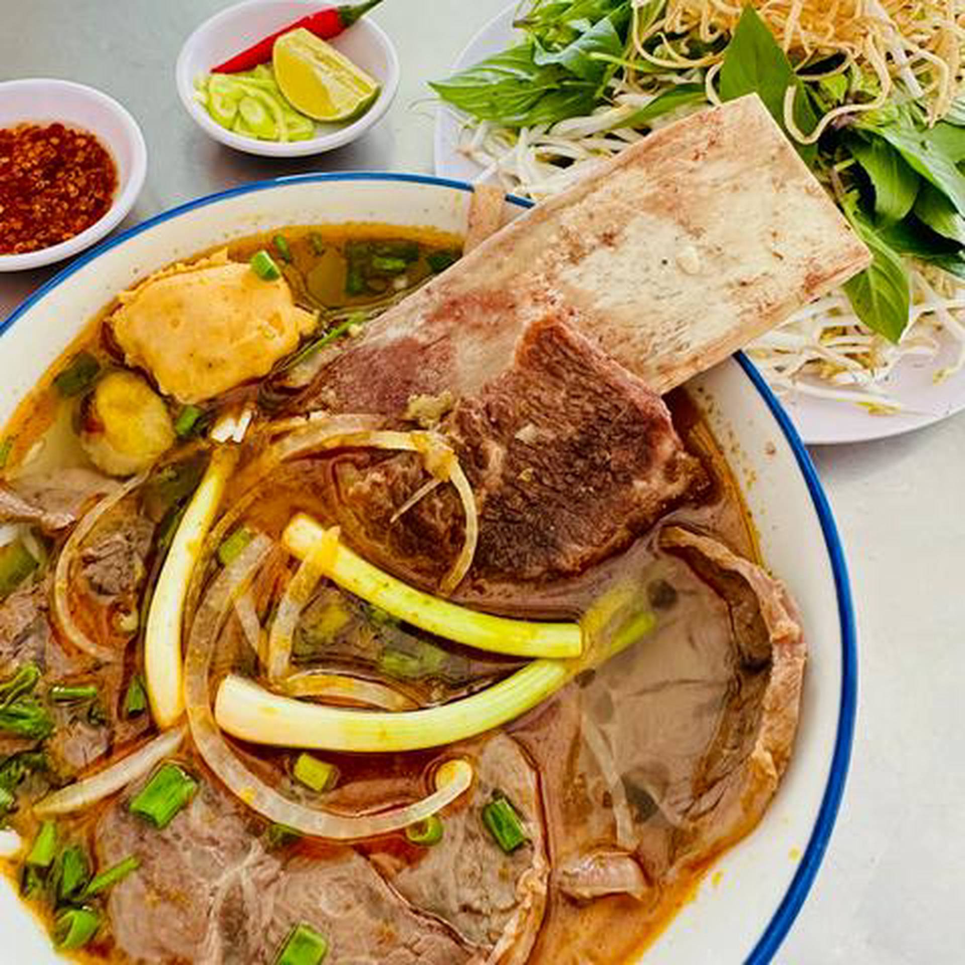 Hình ảnh Bún Bò Huế Rất Huế - Nguyễn Sơn 
