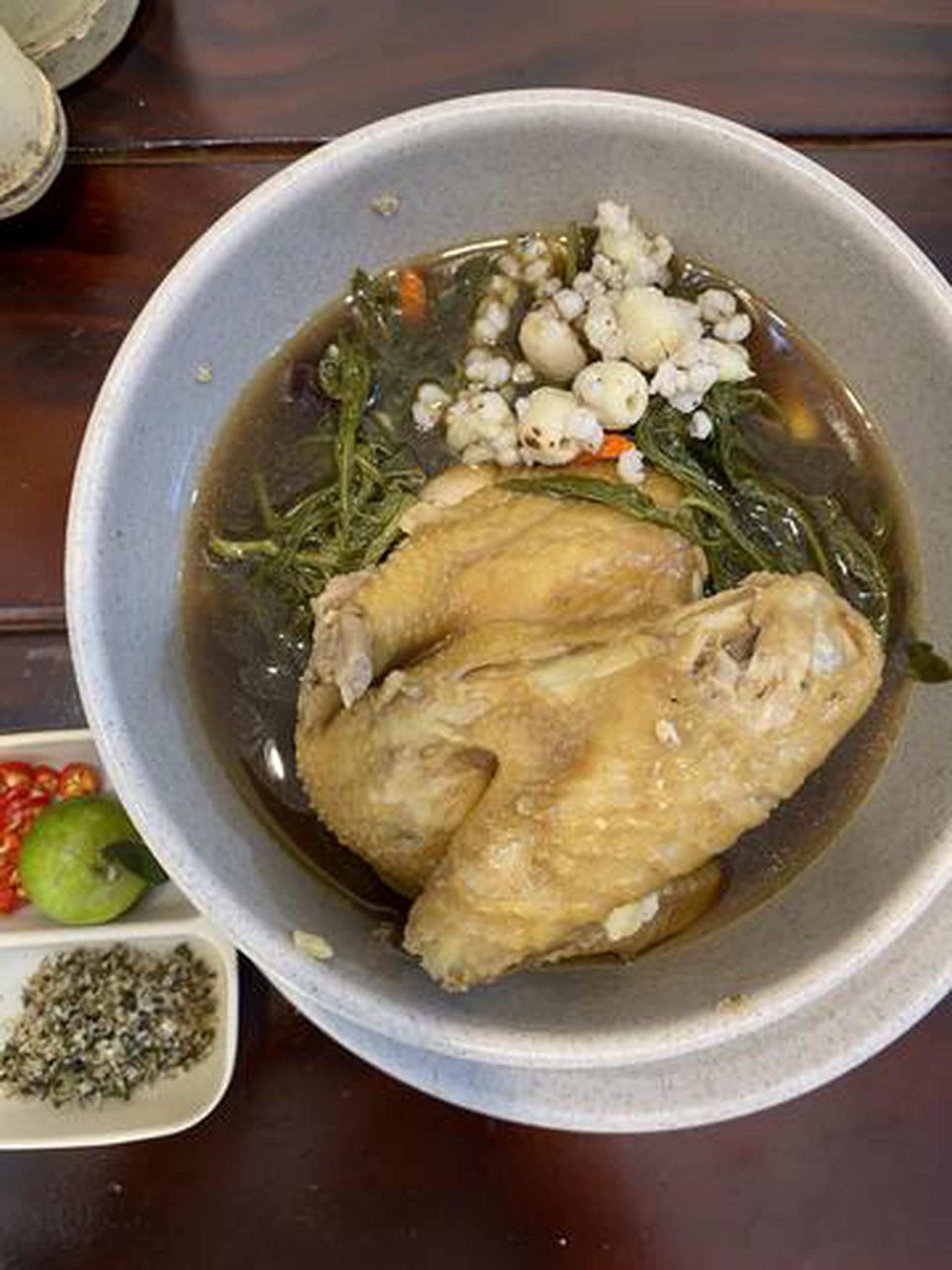 Hình ảnh Cánh gà tần ngải cứu - gà ta