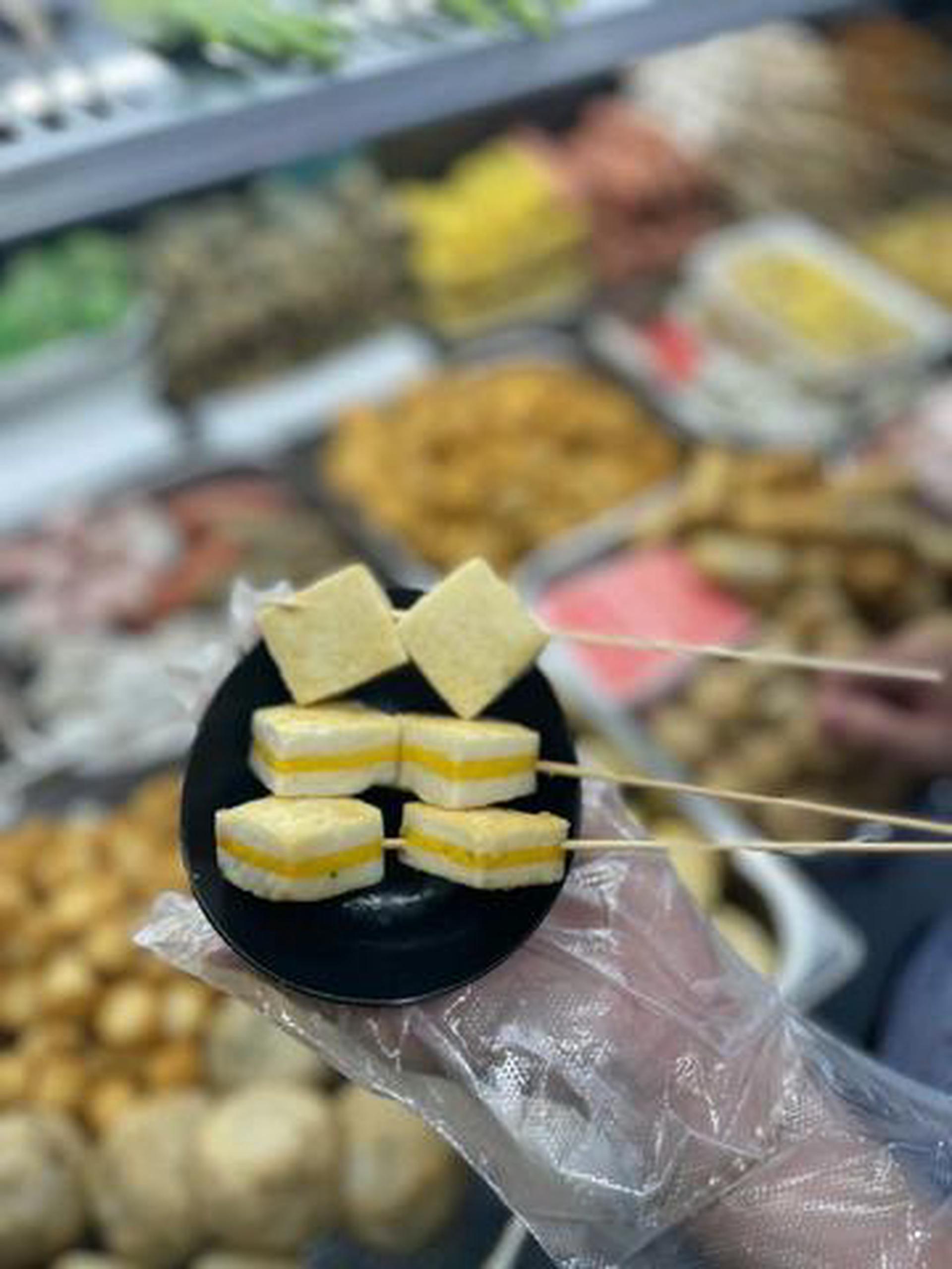 Hình ảnh Xiên sandwich cá hồi - 2 viên