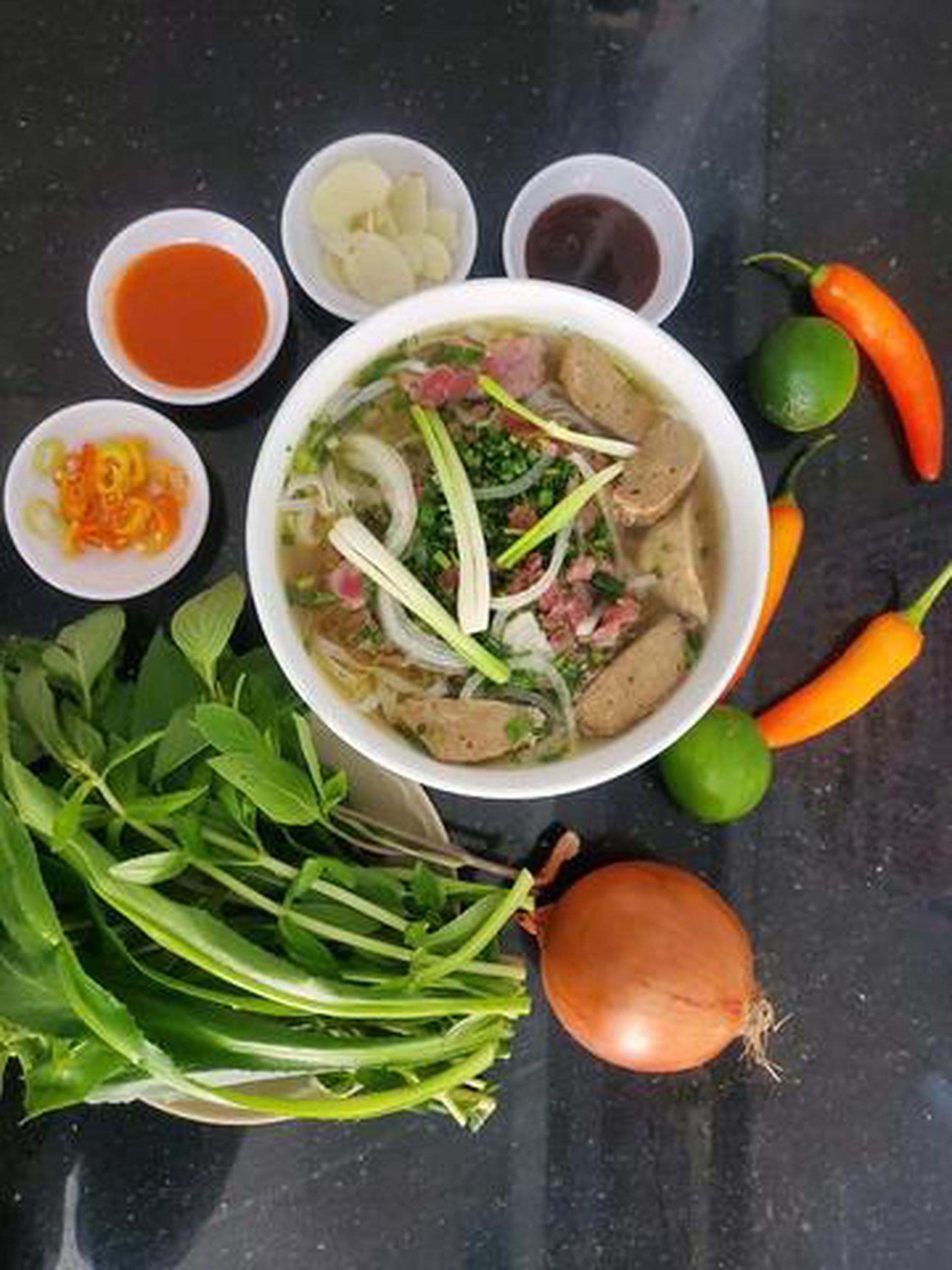 Hình ảnh Phở tái viên