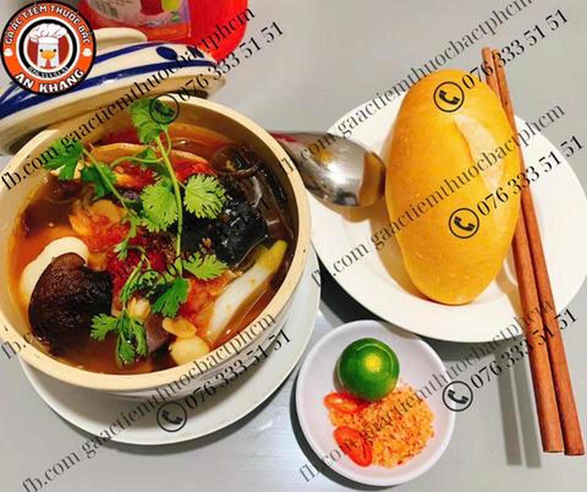 Hình ảnh Gà ác tiềm bát bửu - mì trứng - rau