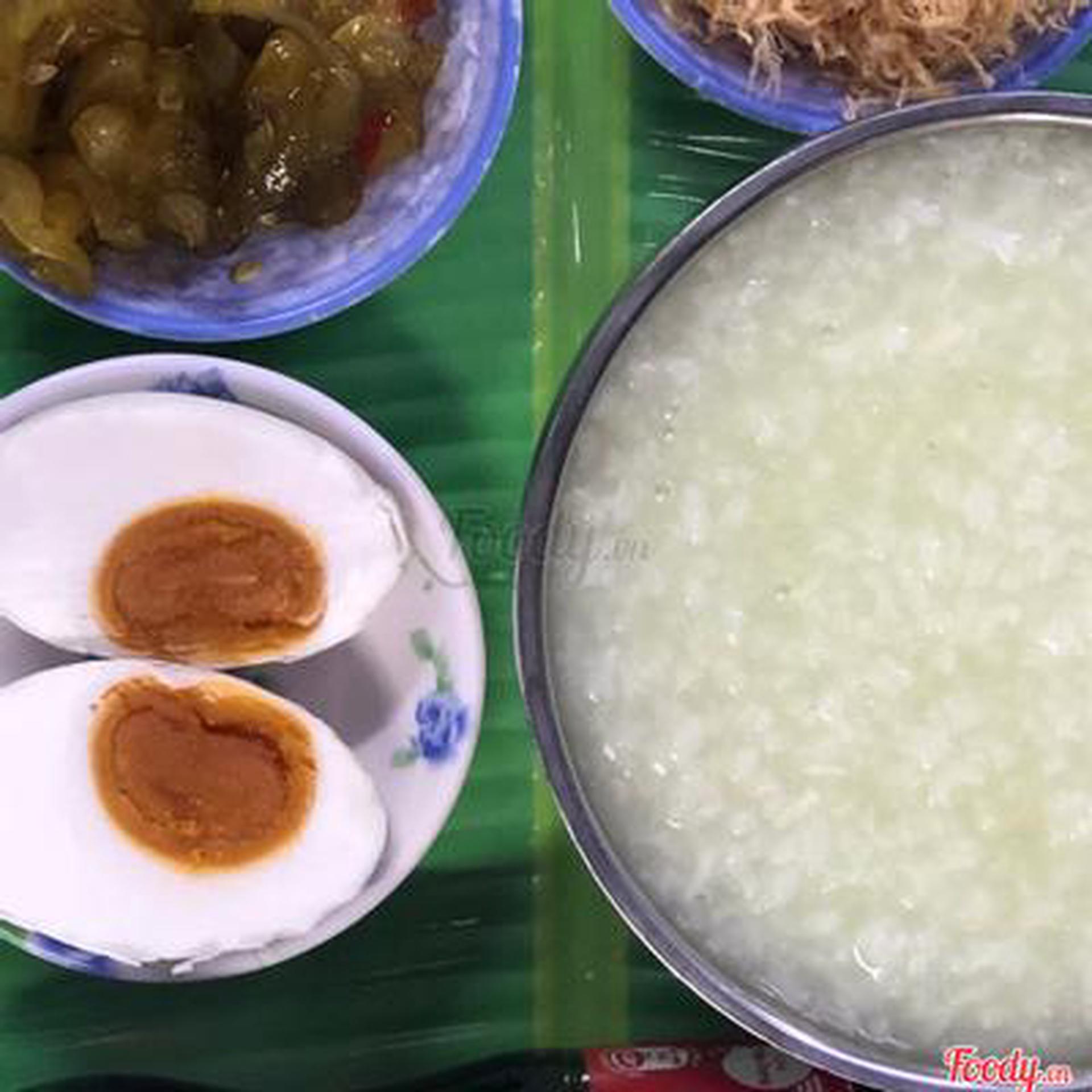 Hình ảnh Cháo trắng - trứng muối - dưa muối