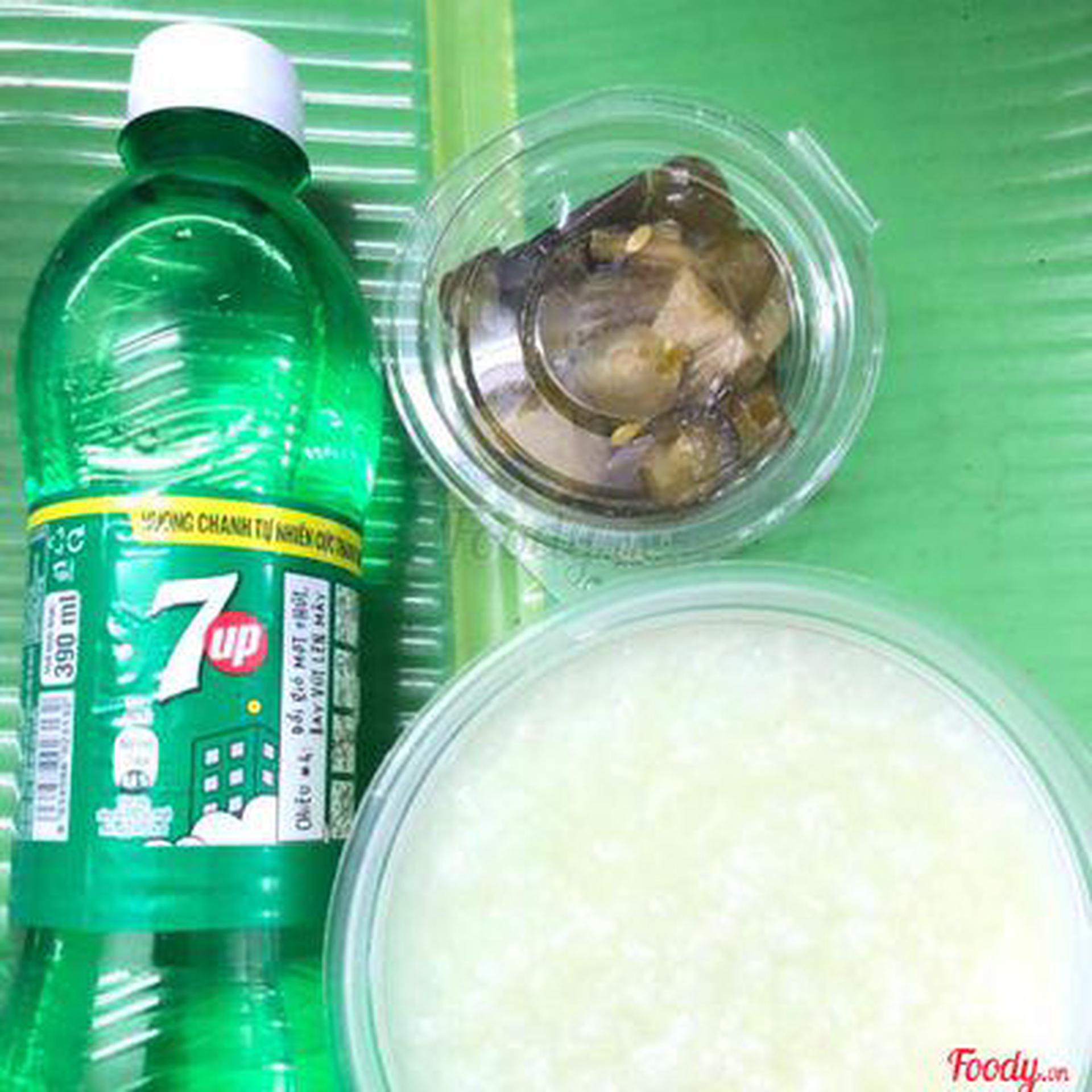Hình ảnh Cháo trắng - dưa muối - nước 7up