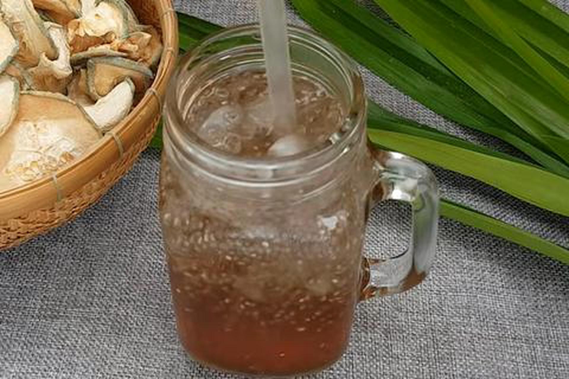 Hình ảnh trà bí đao hạt chia ly lớn
