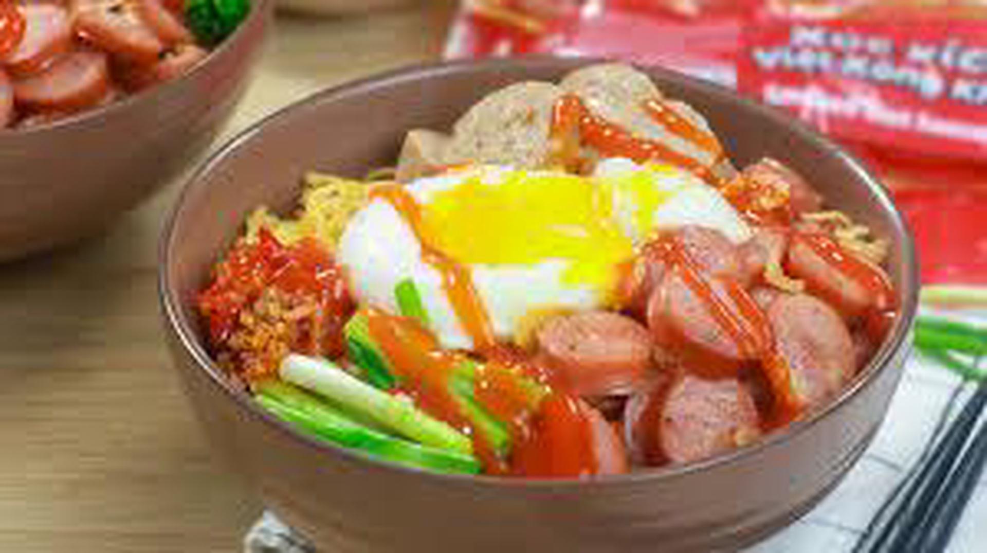 Hình ảnh Mì xào xúc xích