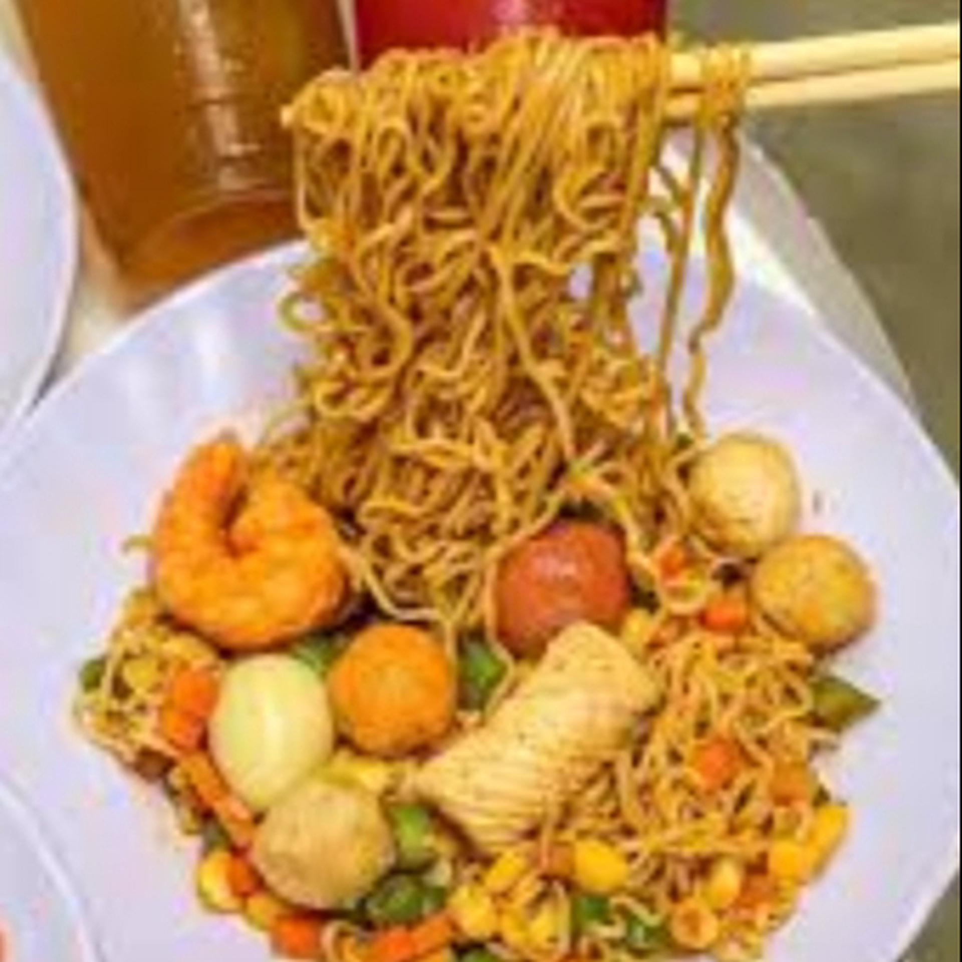 Hình ảnh Mì trộn indomie thập cẩm cá viên chiên 