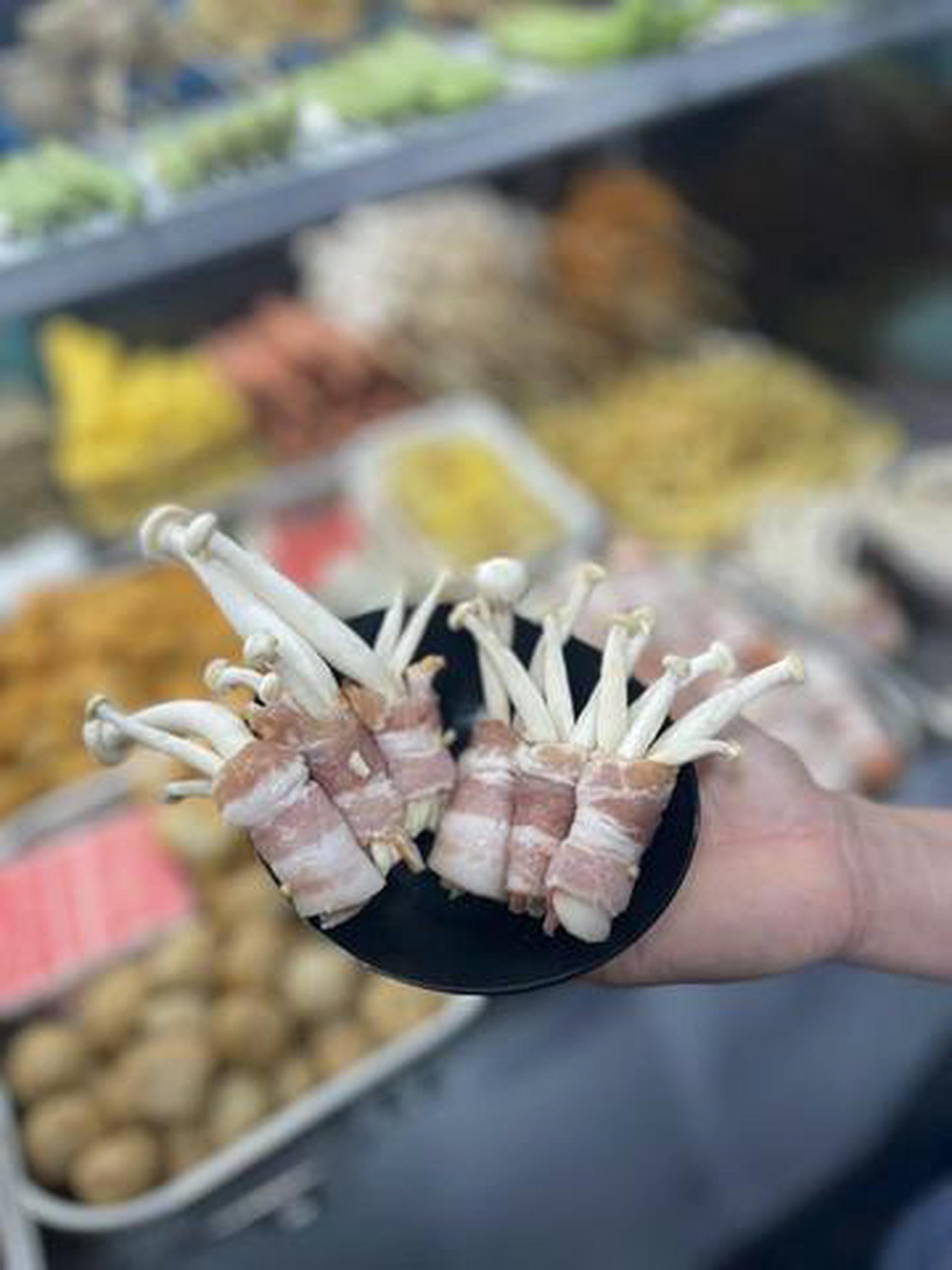Hình ảnh Ba rọi cuộn nấm - 1 cuộn
