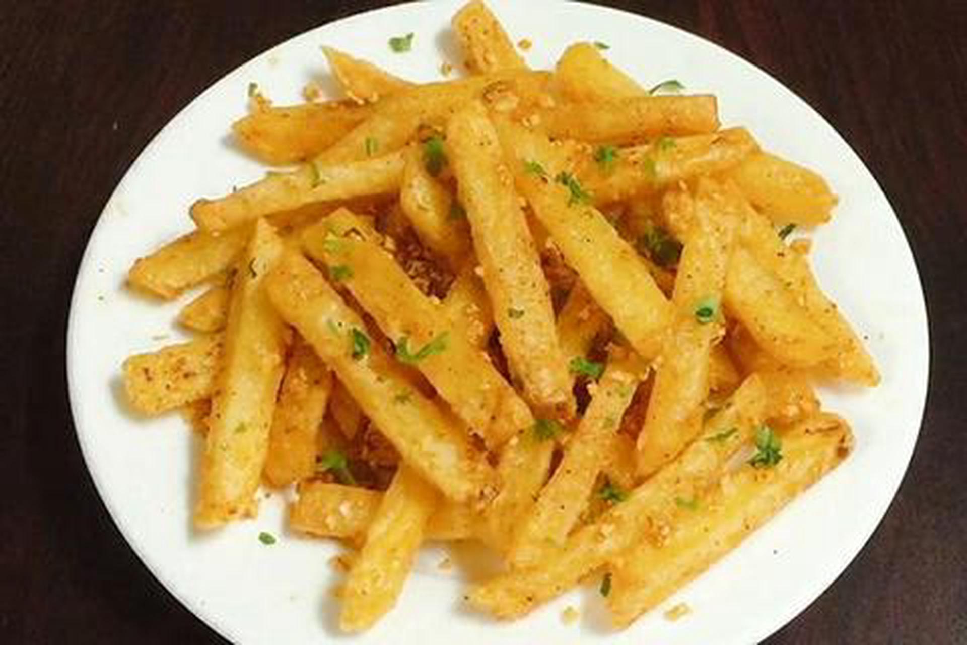 Hình ảnh Khoai tây lắc bơ tỏi