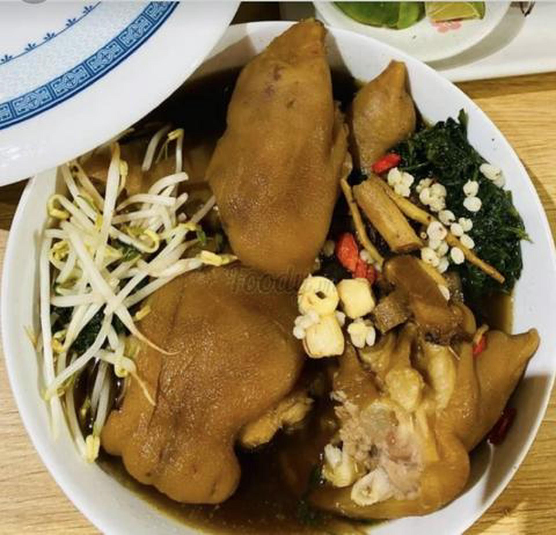Hình ảnh Móng heo tiềm thuốc bắc