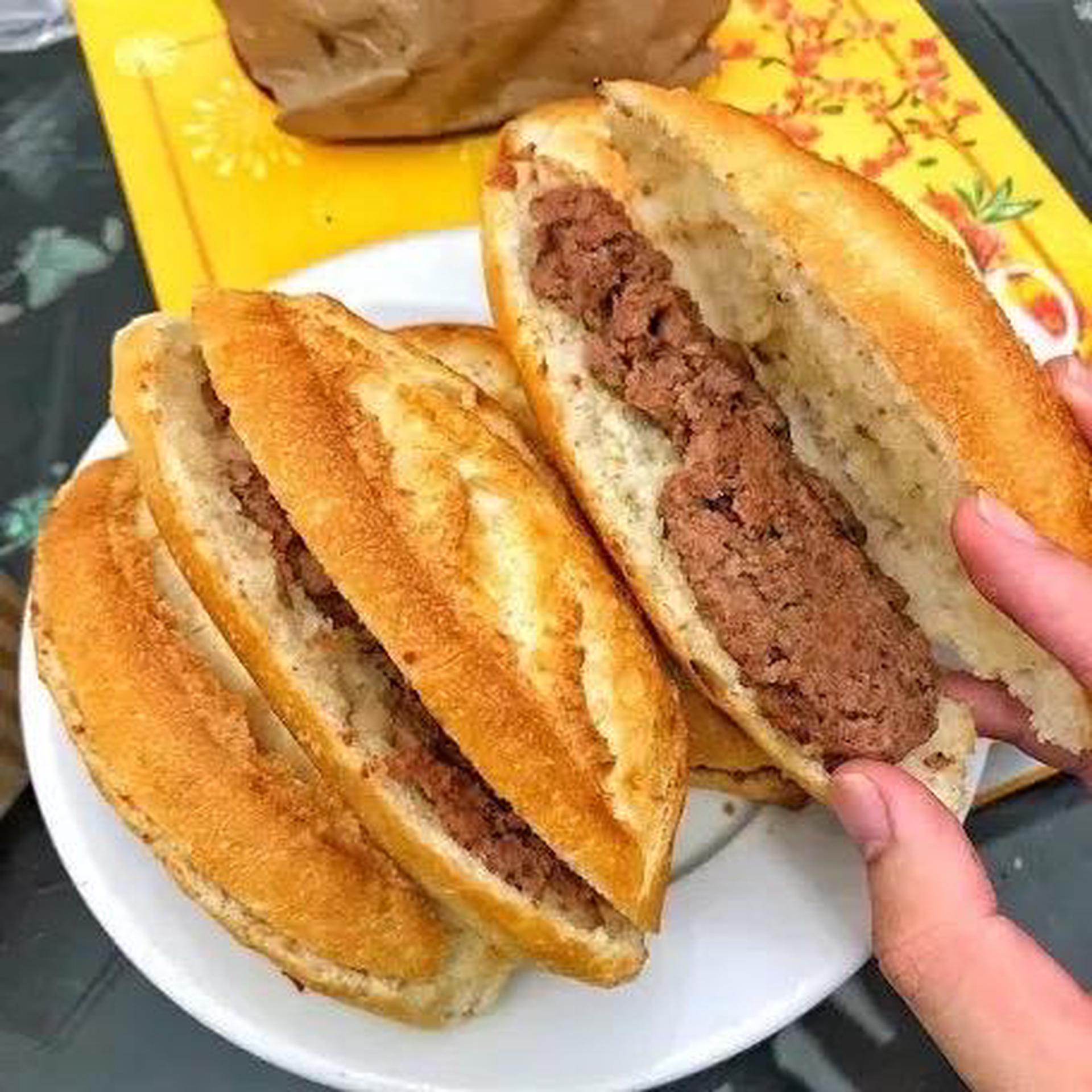Hình ảnh Bánh Mì Pate Gan Vị Âu