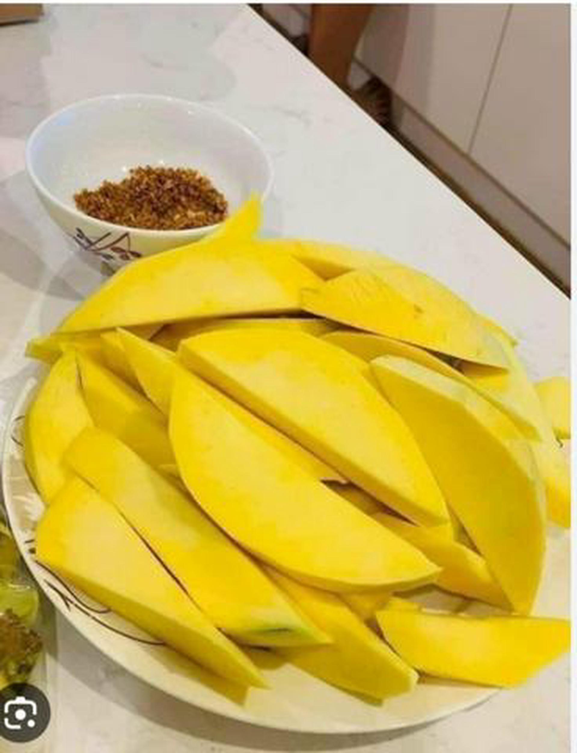 Hình ảnh Xoài tứ quý (hộp 350gr)