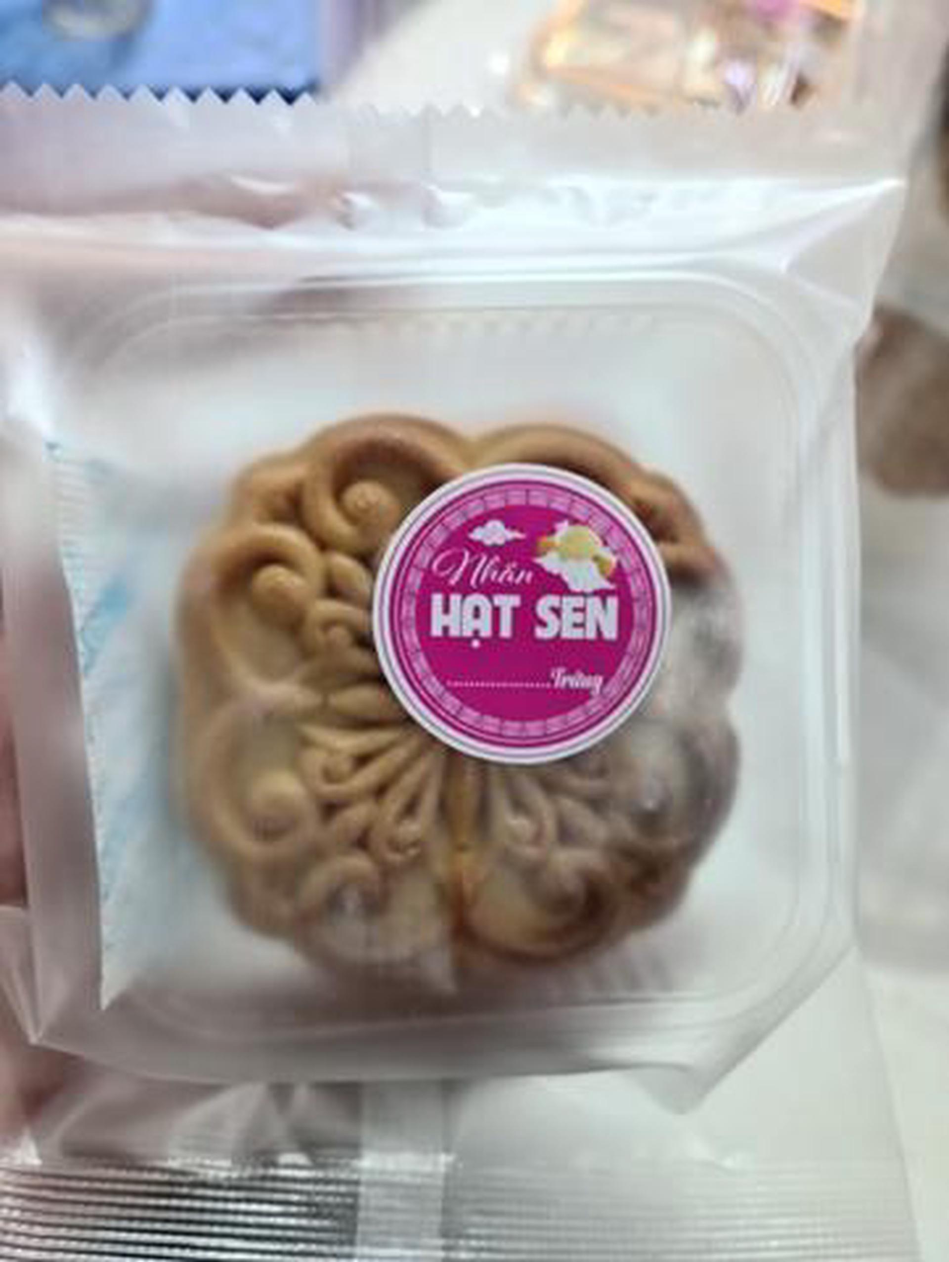 Hình ảnh Bánh trung thu chay hạt sen ít ngọt 80g