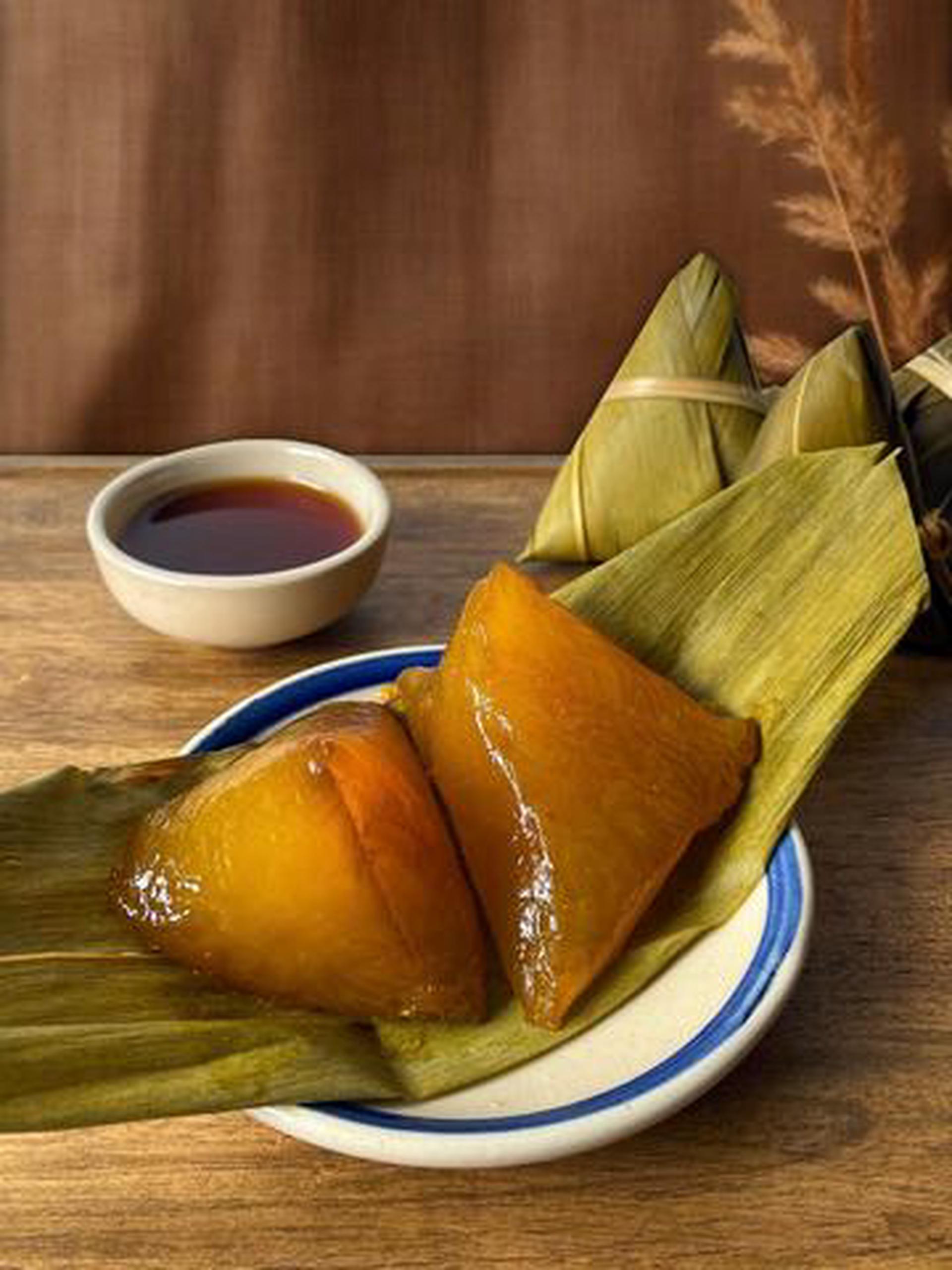 Hình ảnh Bánh Gio chấm mật mía