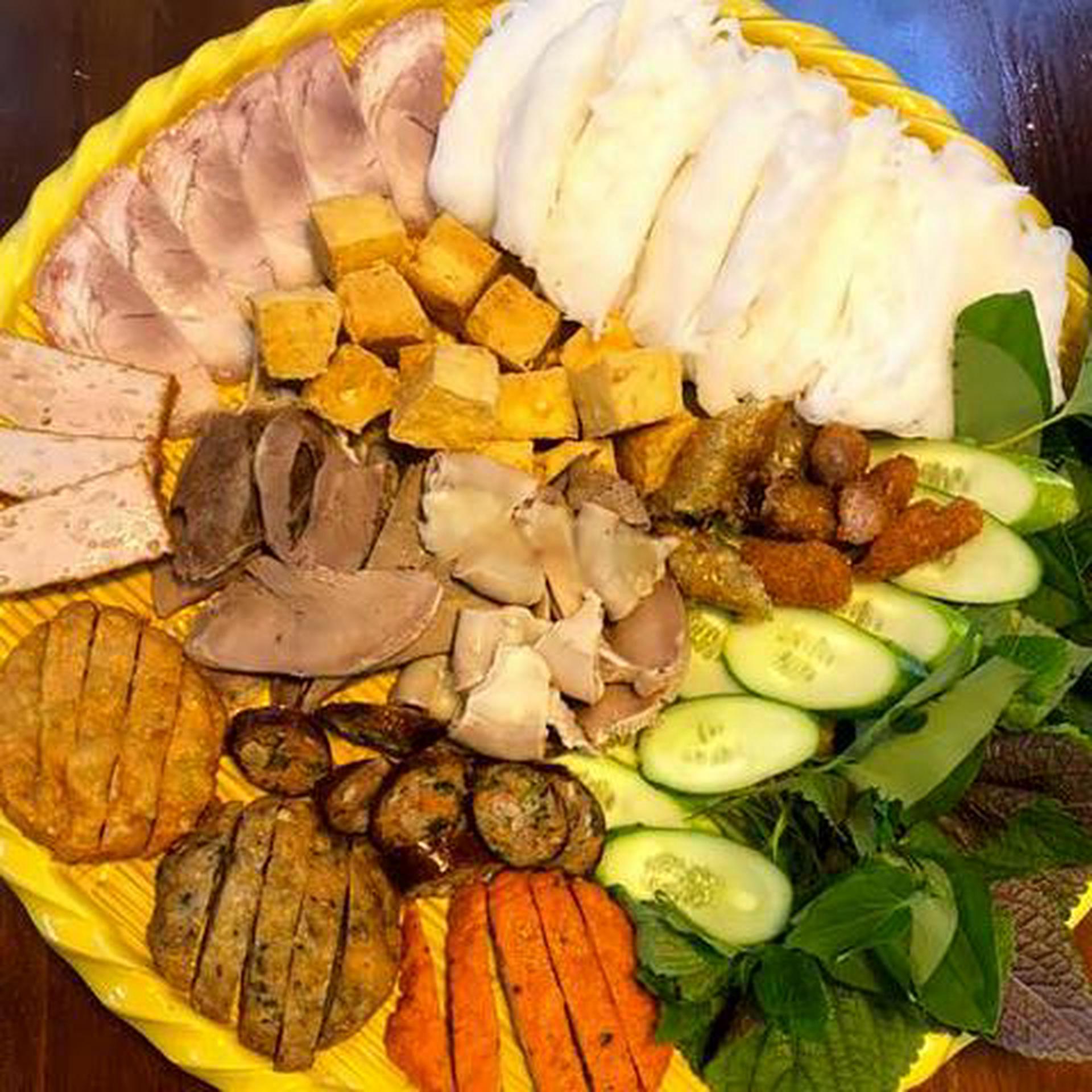 Hình ảnh Bún đậu khổng lồ