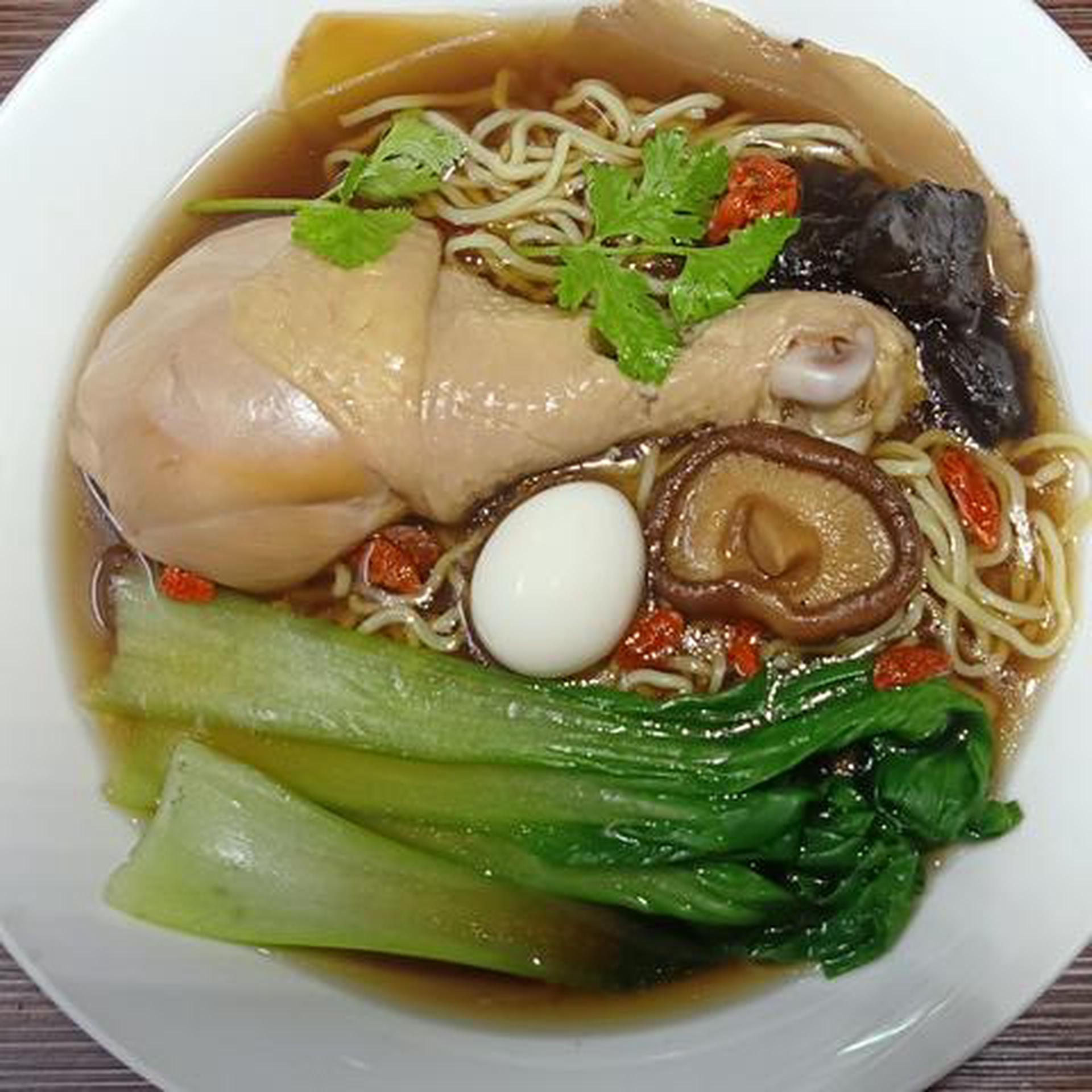 Hình ảnh Mì gà tiềm thuốc bắc