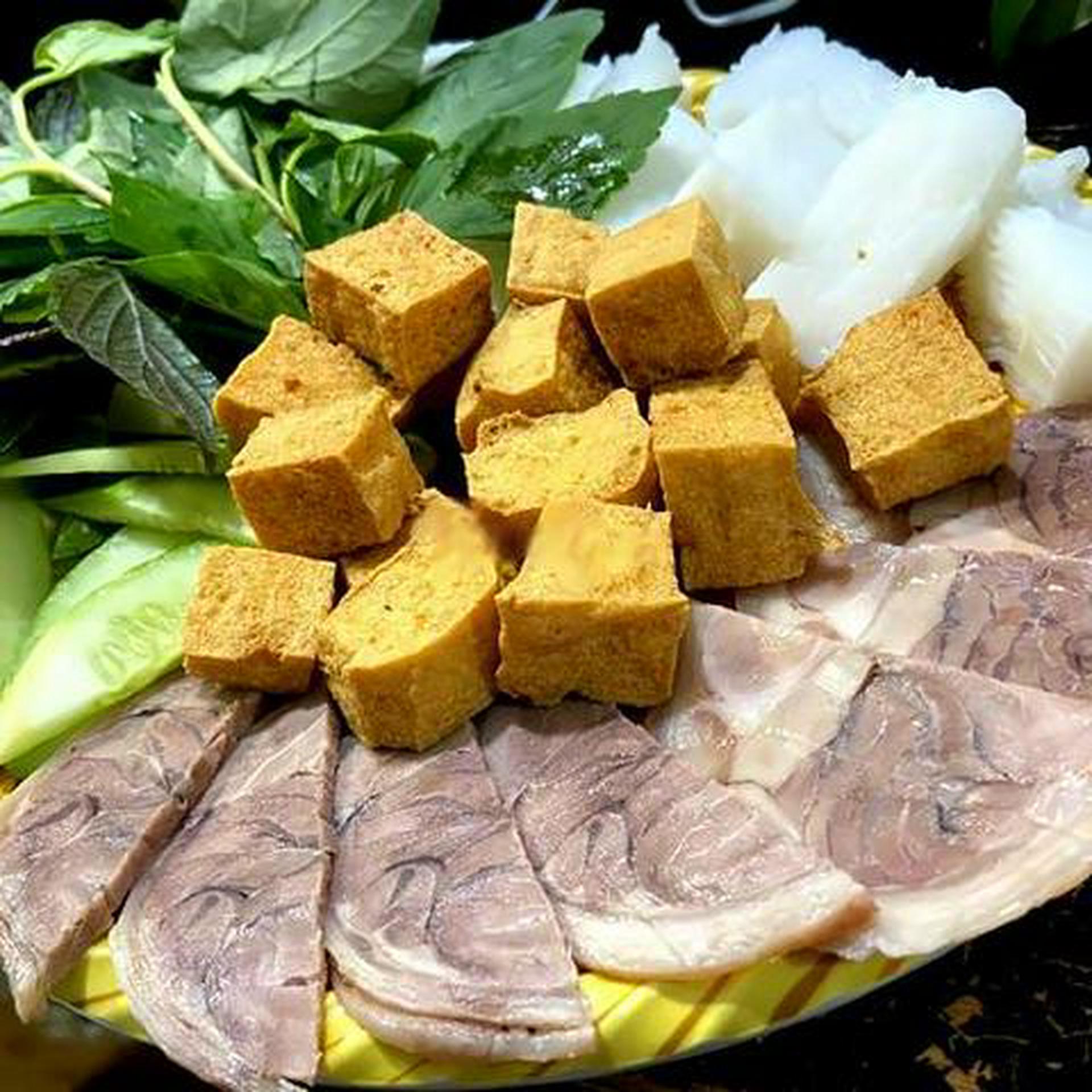 Hình ảnh Bún đậu thịt bắp luộc