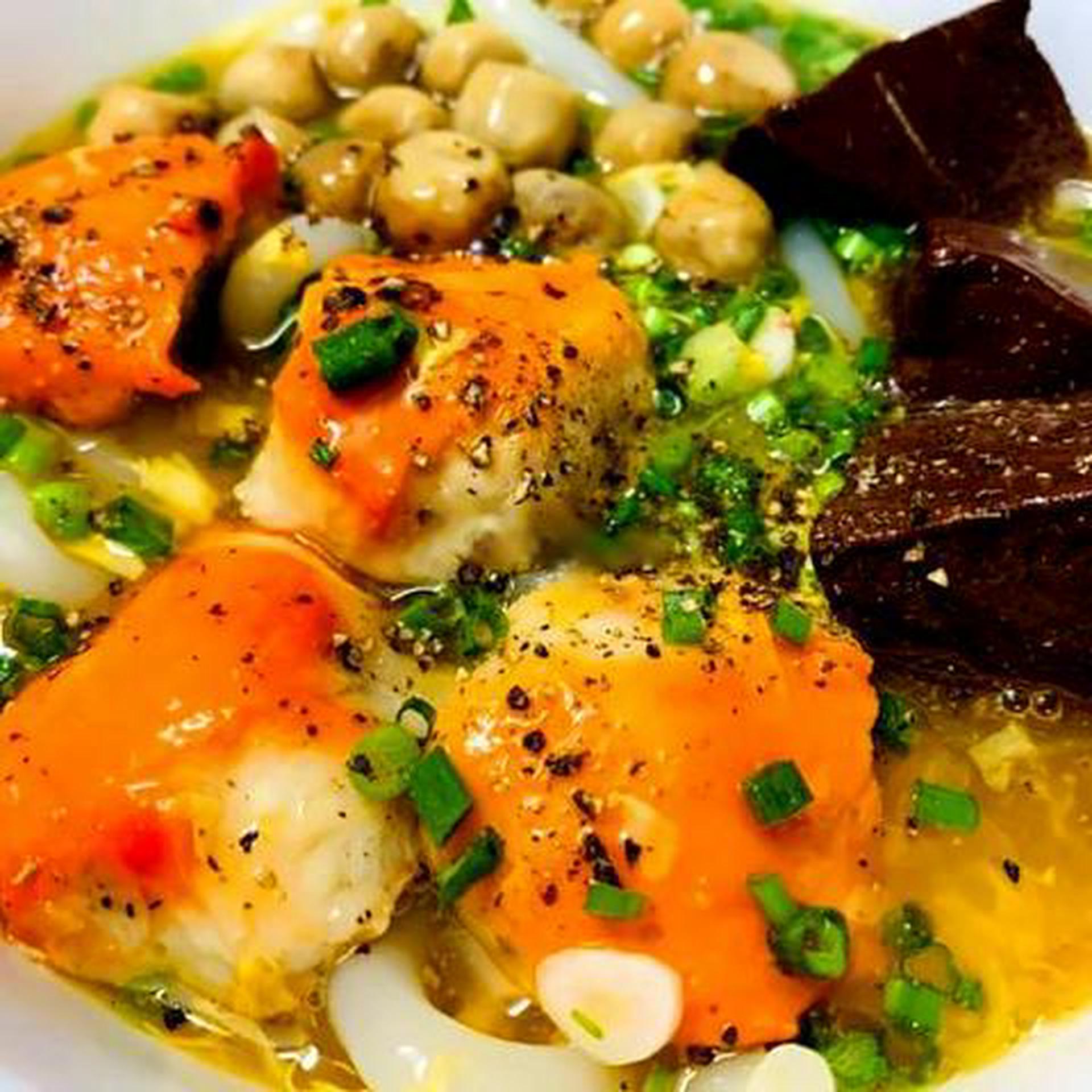 Hình ảnh Bánh canh thịt nạc và chả
