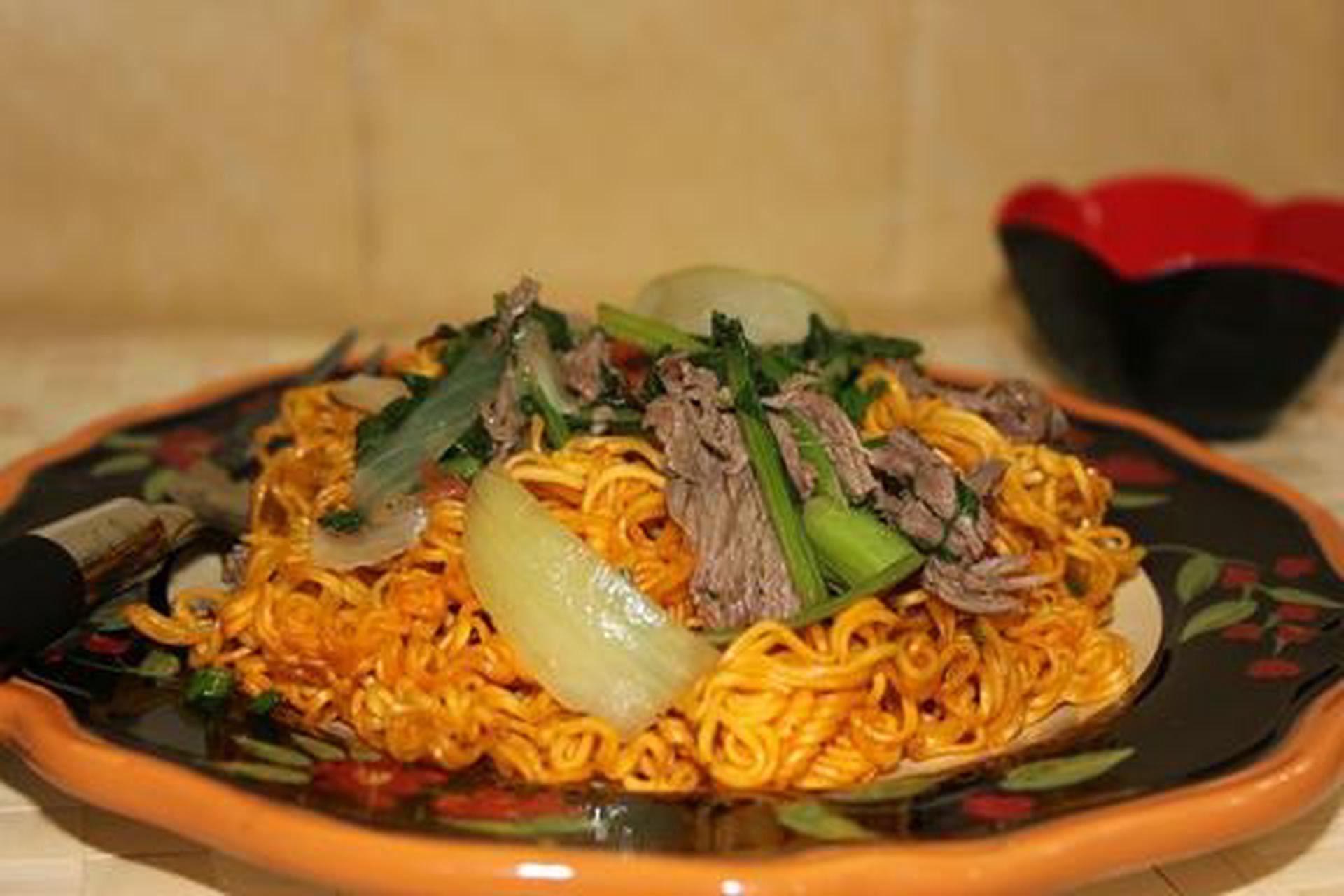 Hình ảnh Mì gói xào thịt bò