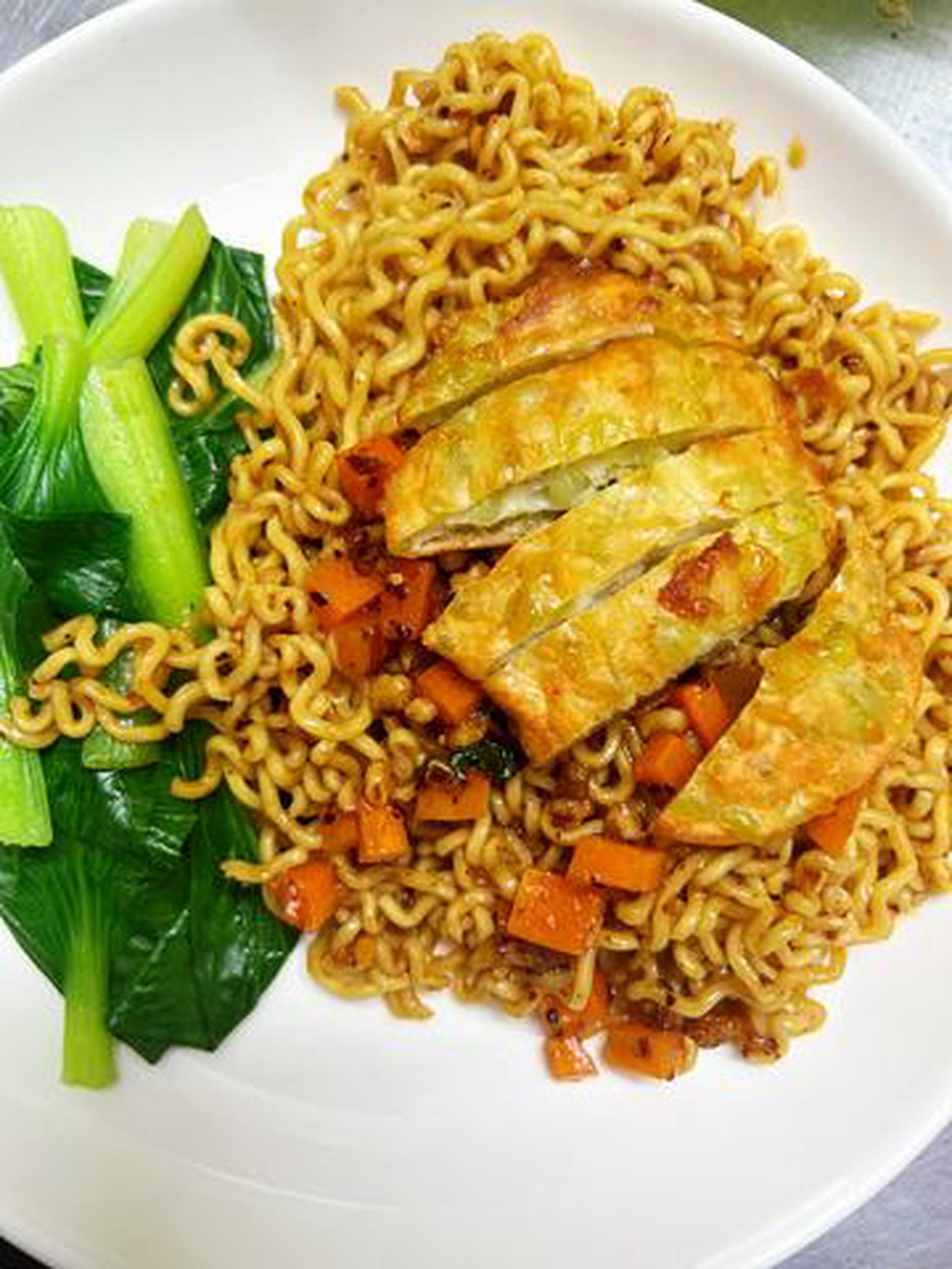 Hình ảnh Mì Trộn Indomie Chả Cốm