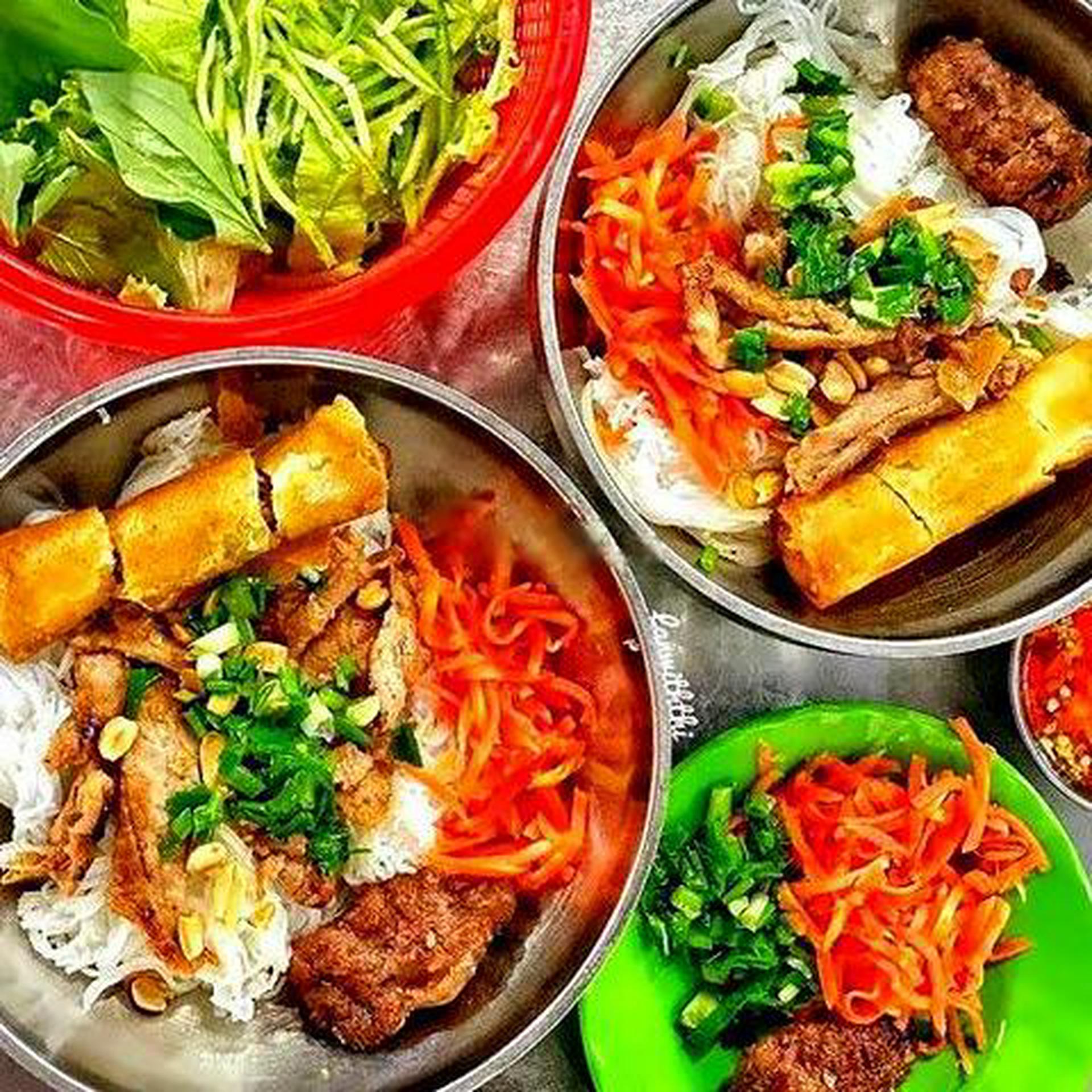 Hình ảnh Bún Thịt Nướng - Chả Giò Hải Sản