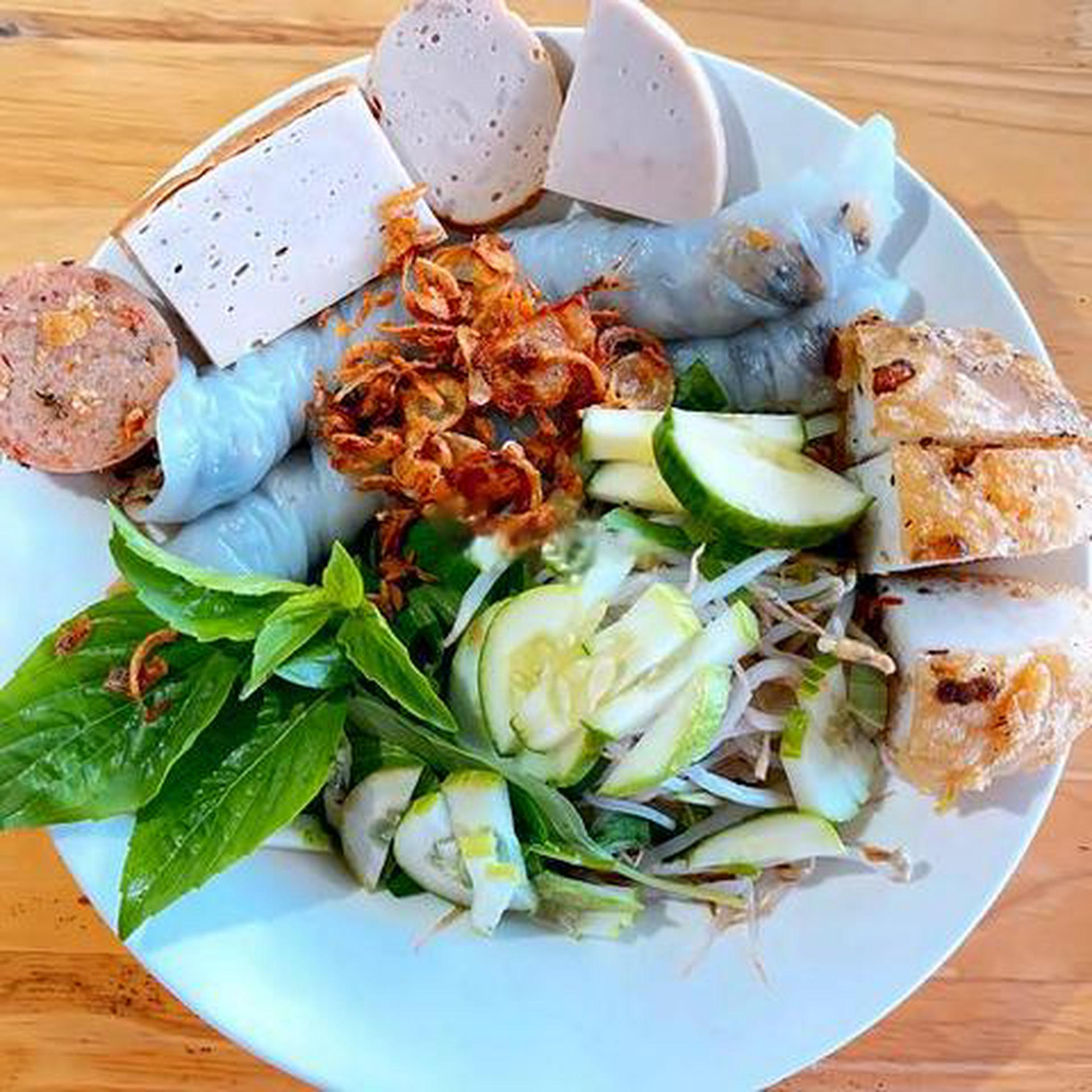 Hình ảnh Bánh cuốn đầy đủ
