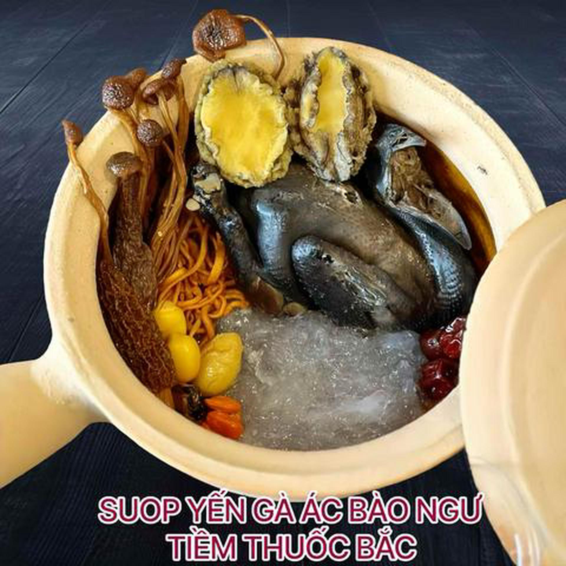 Hình ảnh Suop yến gà ác bào ngư (đặt trước 40p)