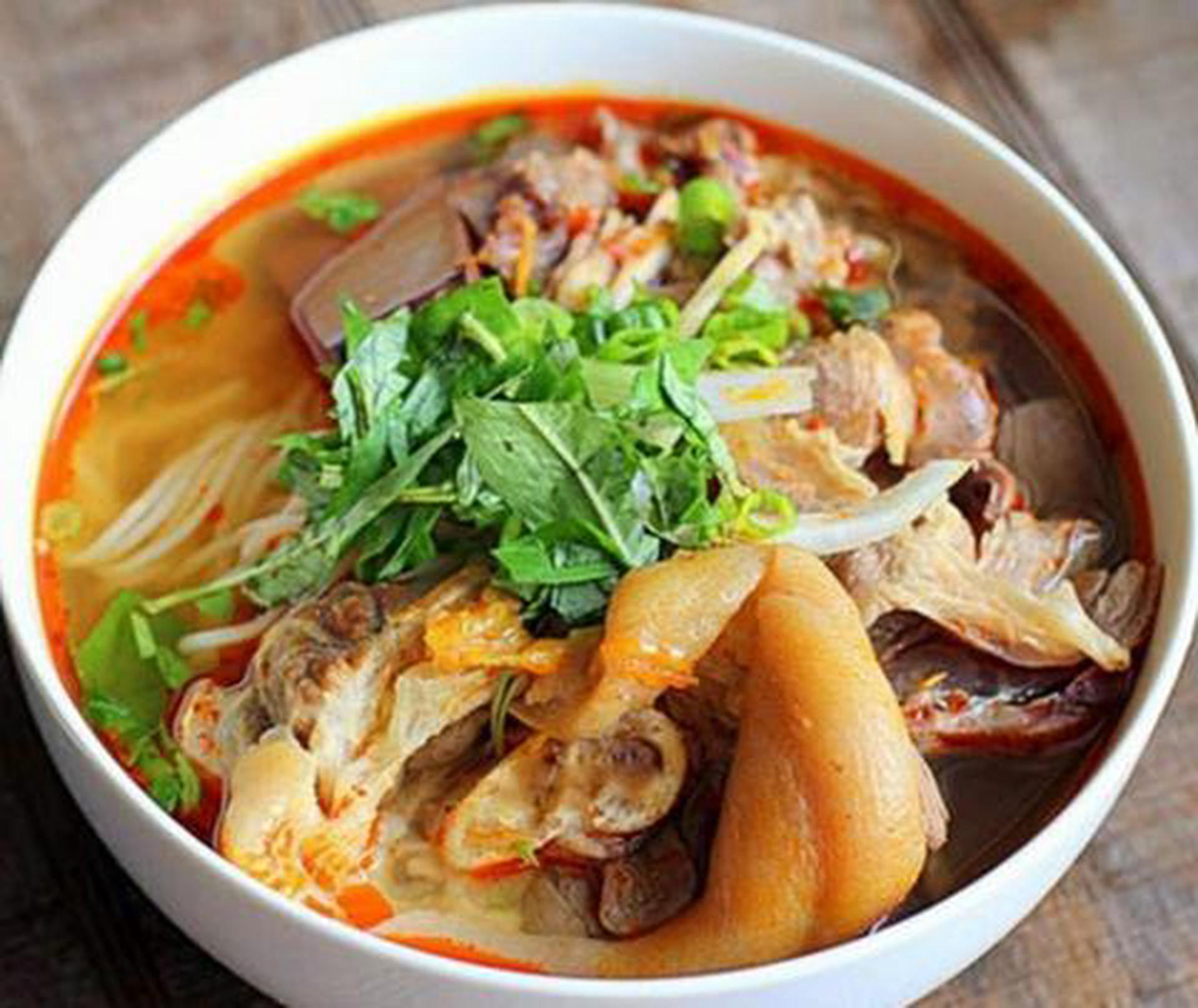 Hình ảnh Bún bò Giò heo