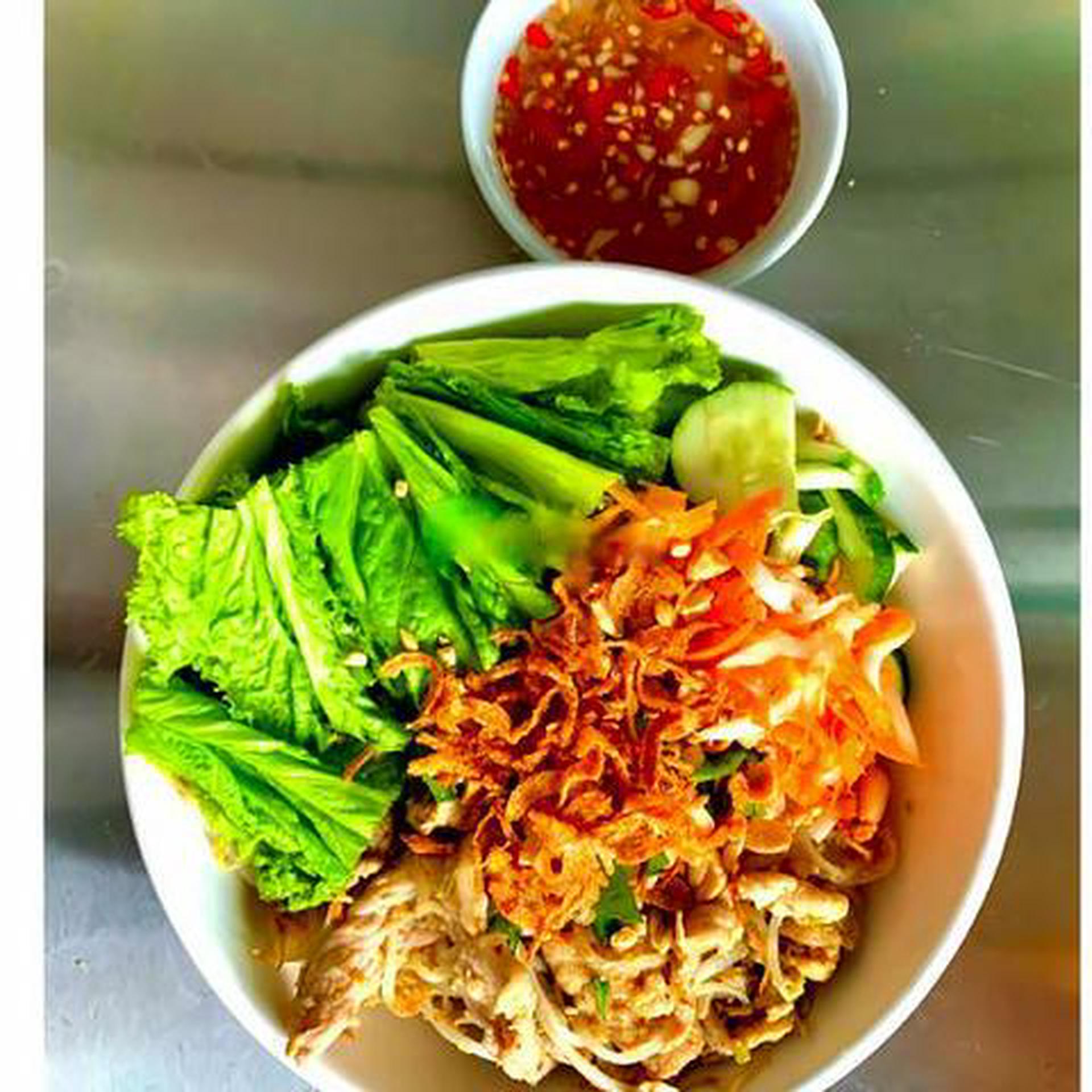 Hình ảnh Bún thịt xào - Thịt heo