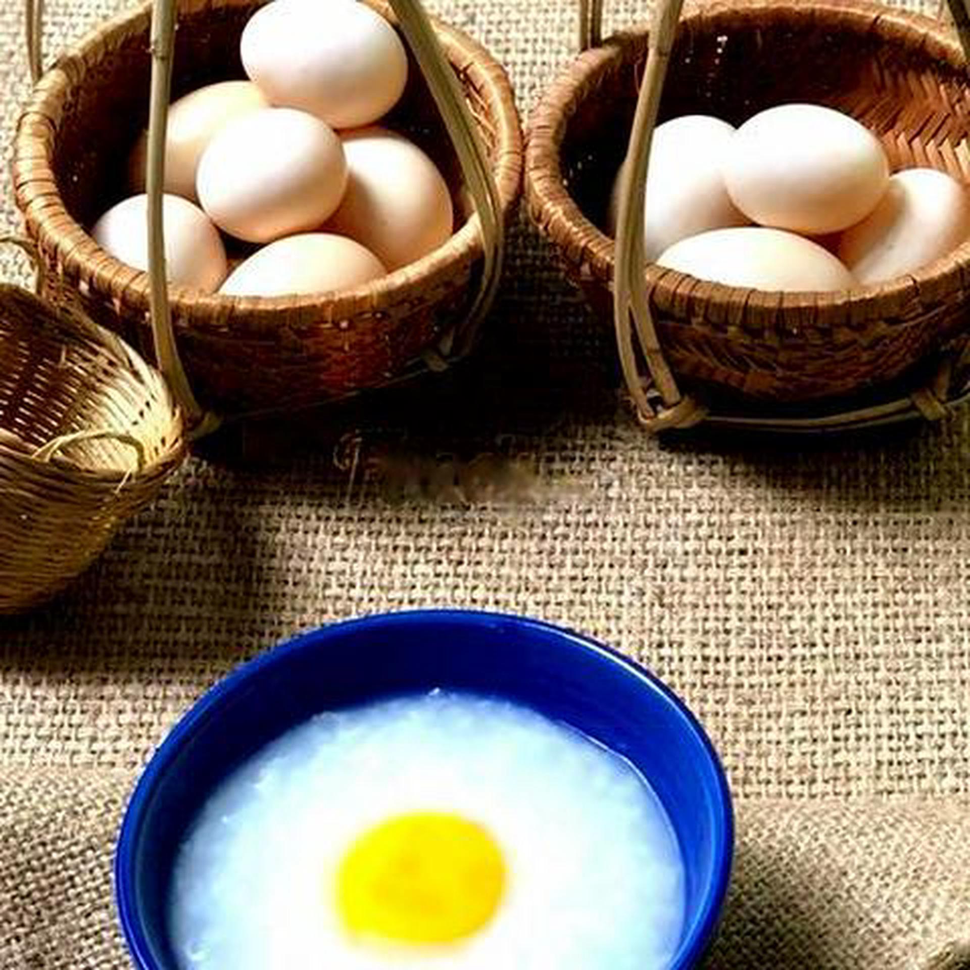 Hình ảnh Trứng gà ta sống ( để riêng nguyên trái)