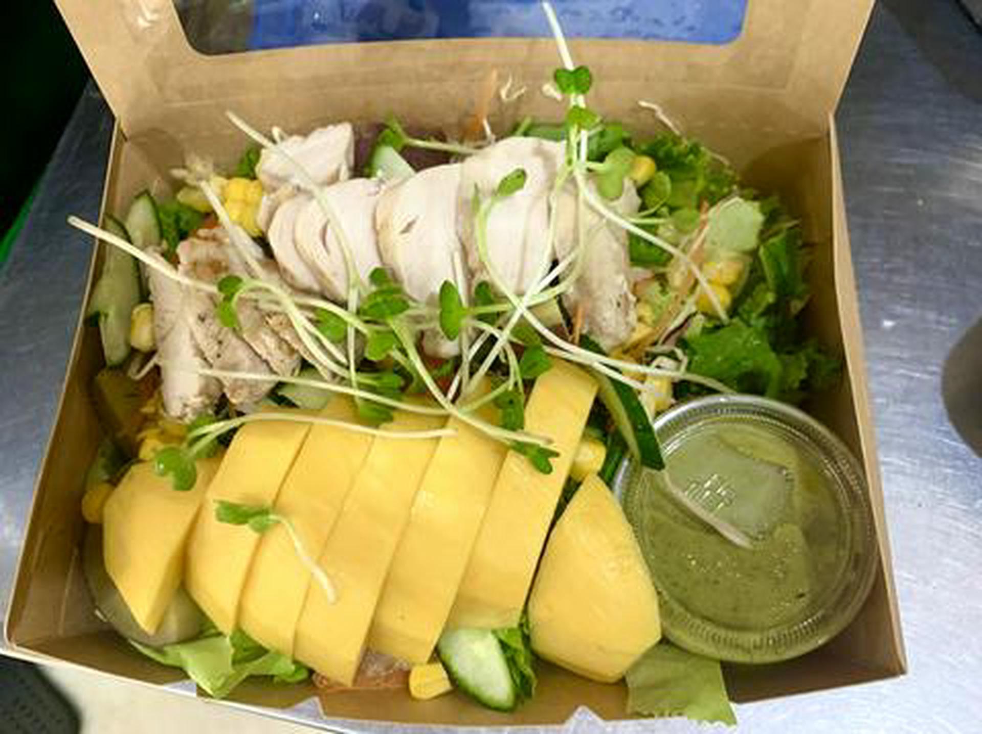 Hình ảnh Salad xoài gà sốt ngò chanh