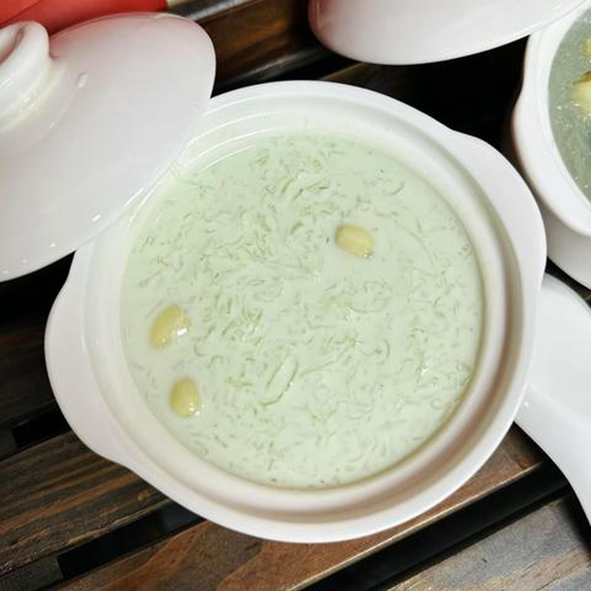 Hình ảnh Thố yến sữa dứa hạt sen 