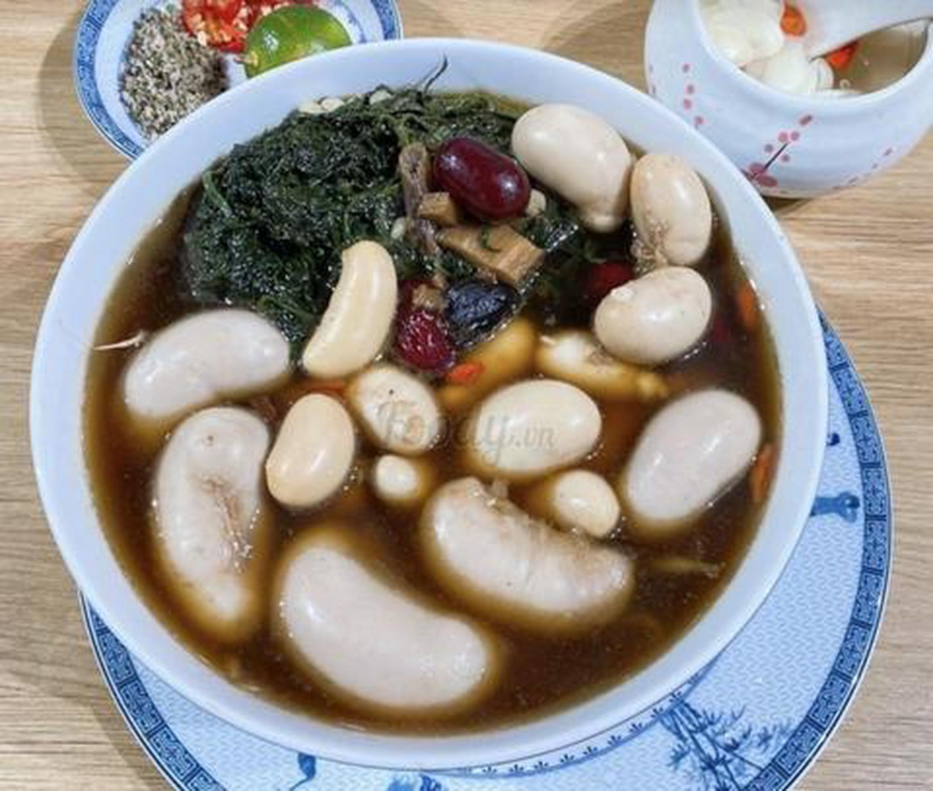 Hình ảnh Ngọc kê gà ta tiềm thuốc bắc