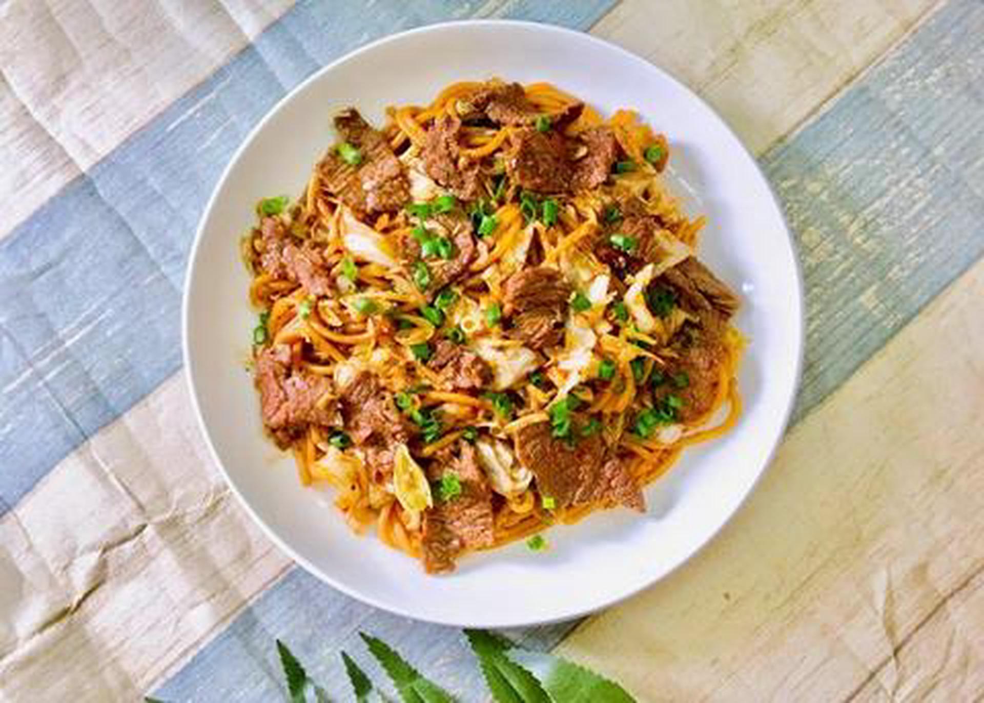 Hình ảnh Mì Xào Gù Bò Sốt Hồng Kong