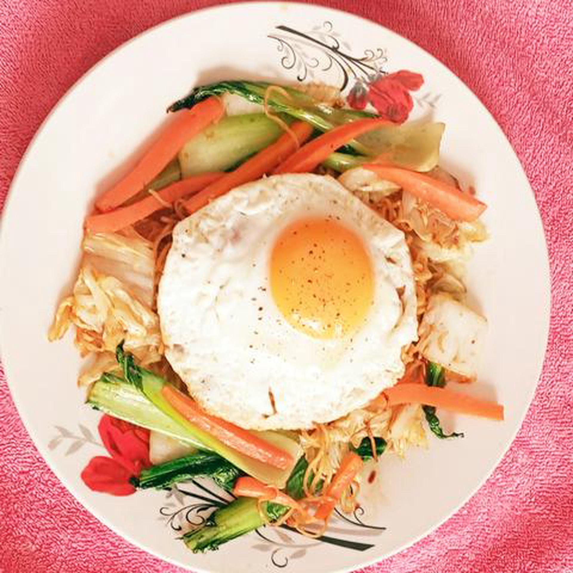 Hình ảnh Mì Gói Xào 1 Trứng ỐP LA 