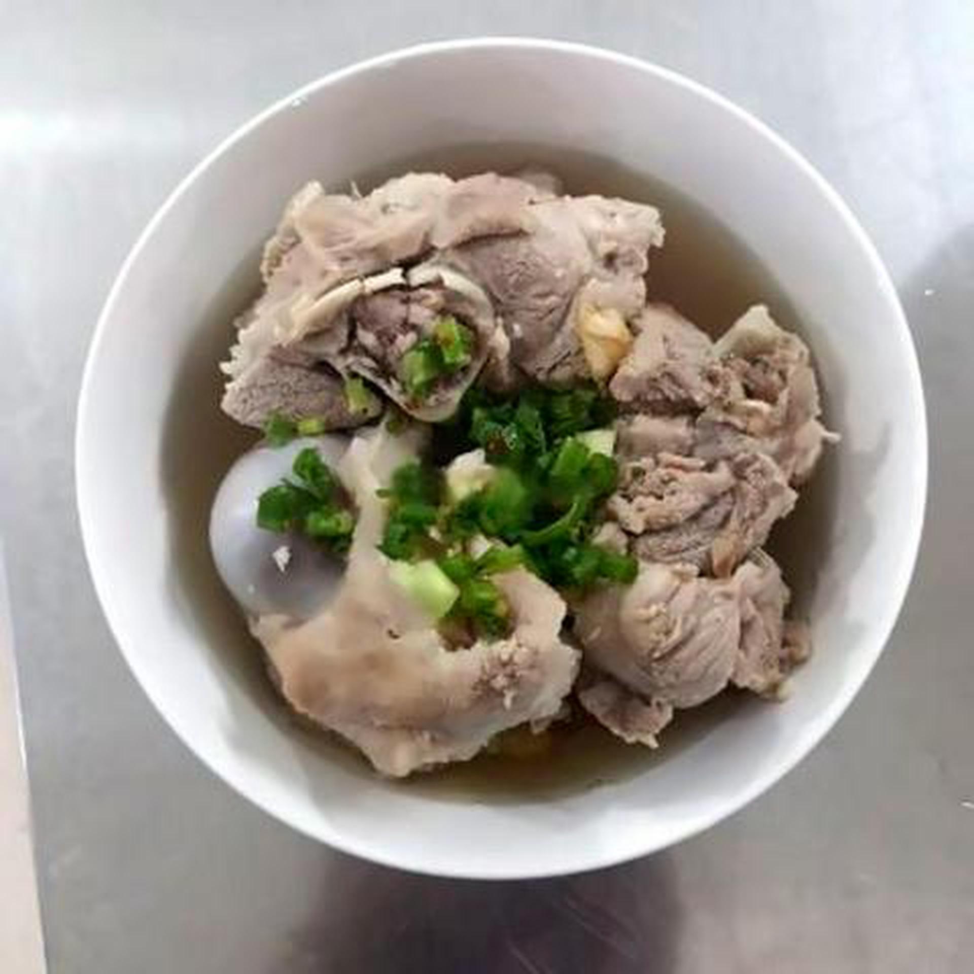 Hình ảnh Phần xương nạc kèm nước sâm nhà làm