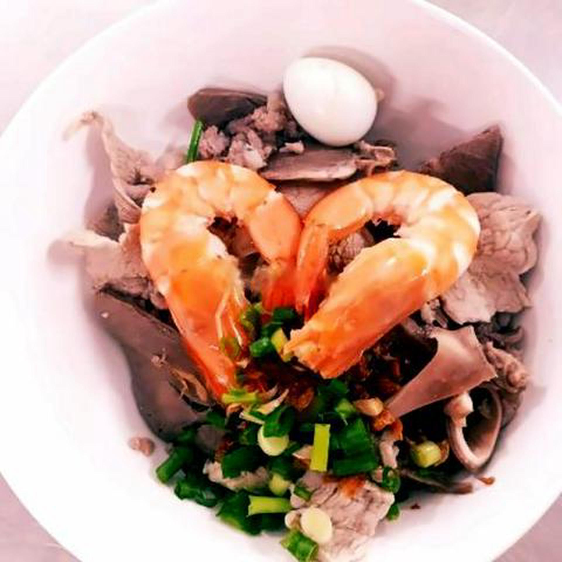 Hình ảnh Hủ tíu Nam Vang khô kèm nước sâm nhà làm