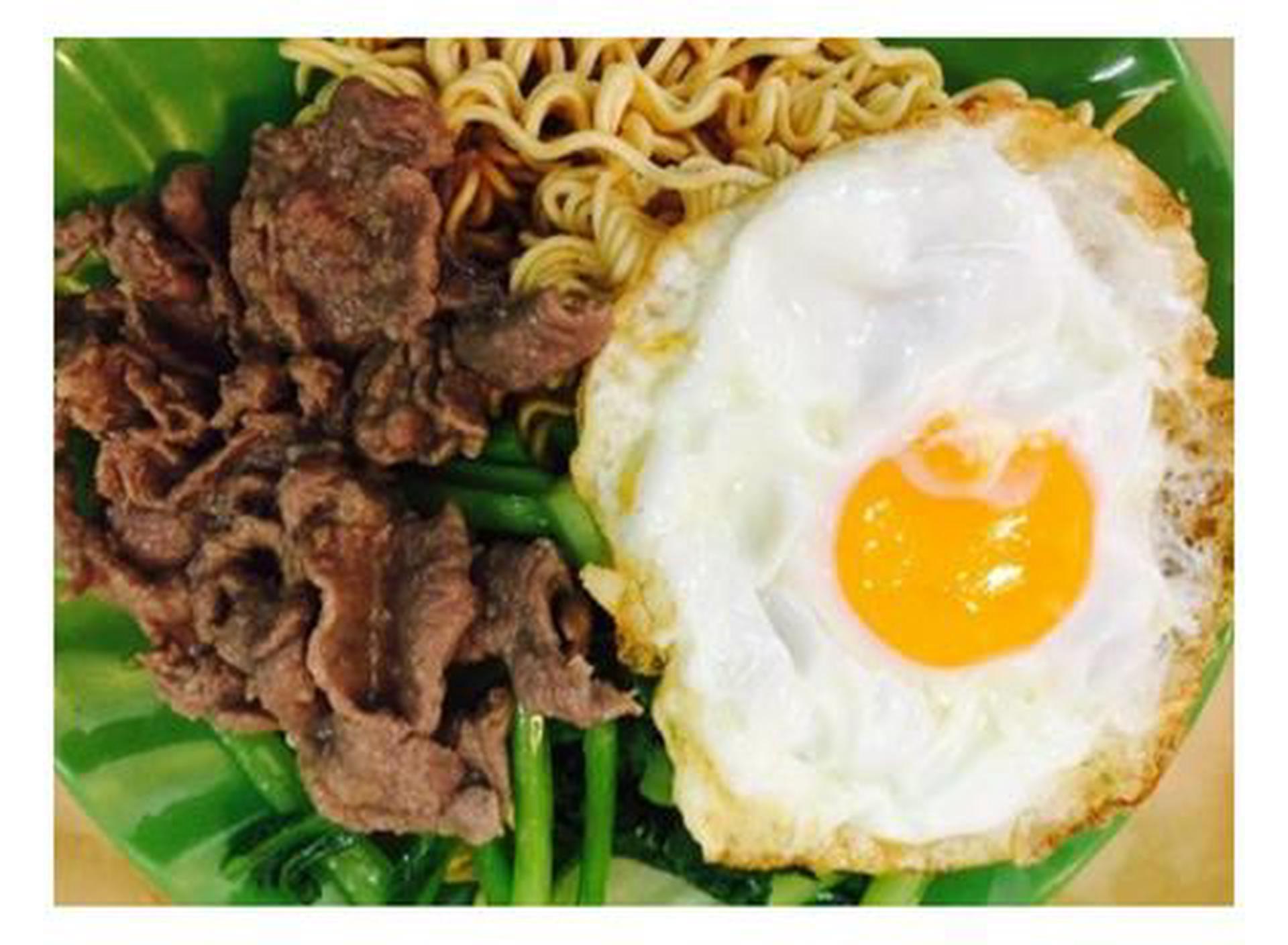 Hình ảnh Mì xào bò + trứng