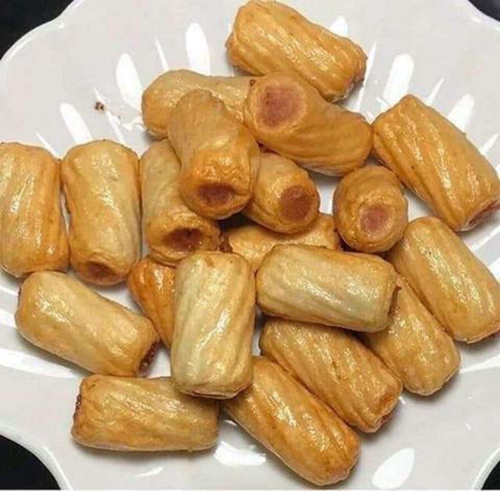 Hình ảnh Mì Trộn Xúc Xích Chả Mực Xoắn
