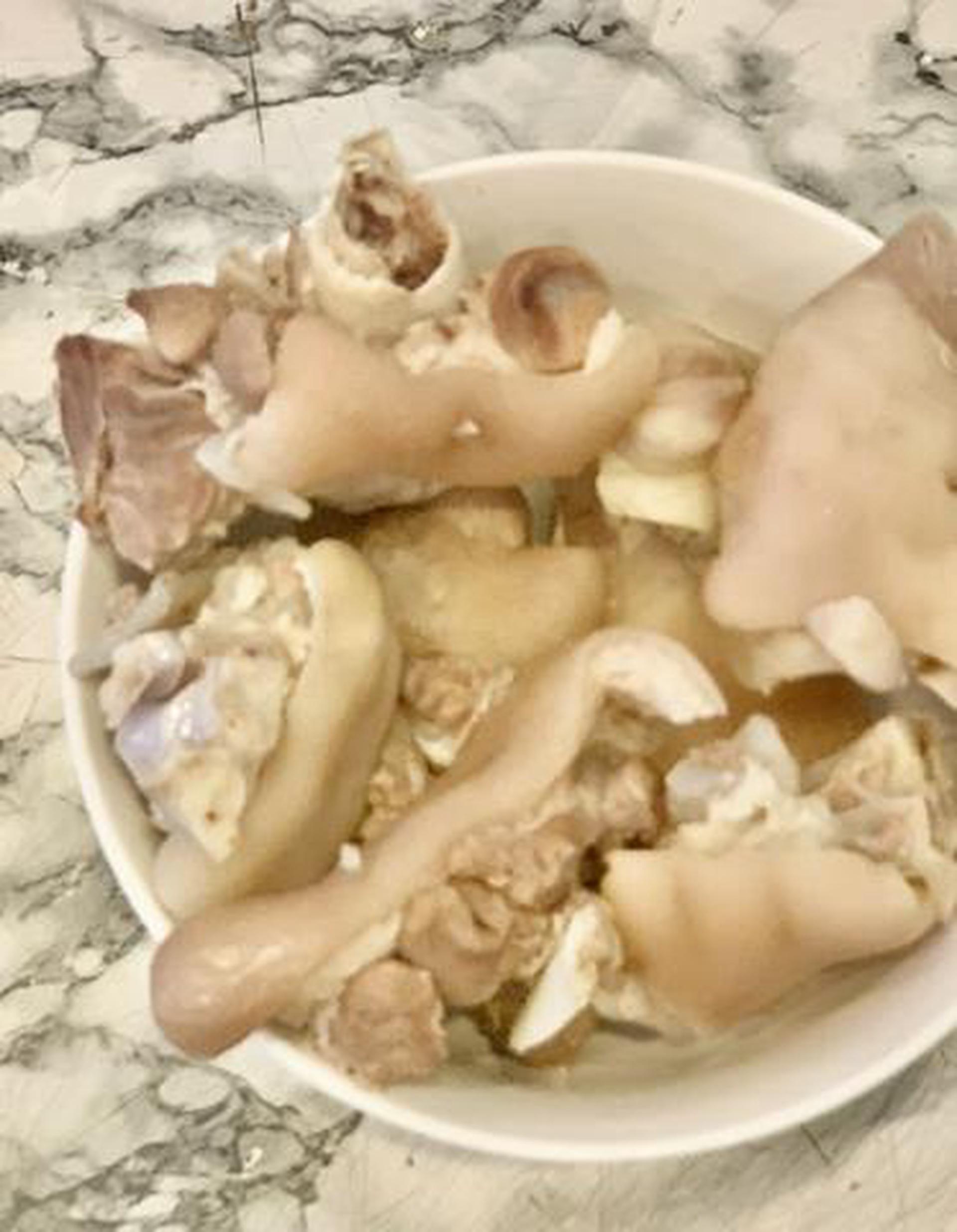 Hình ảnh Giò heo thêm