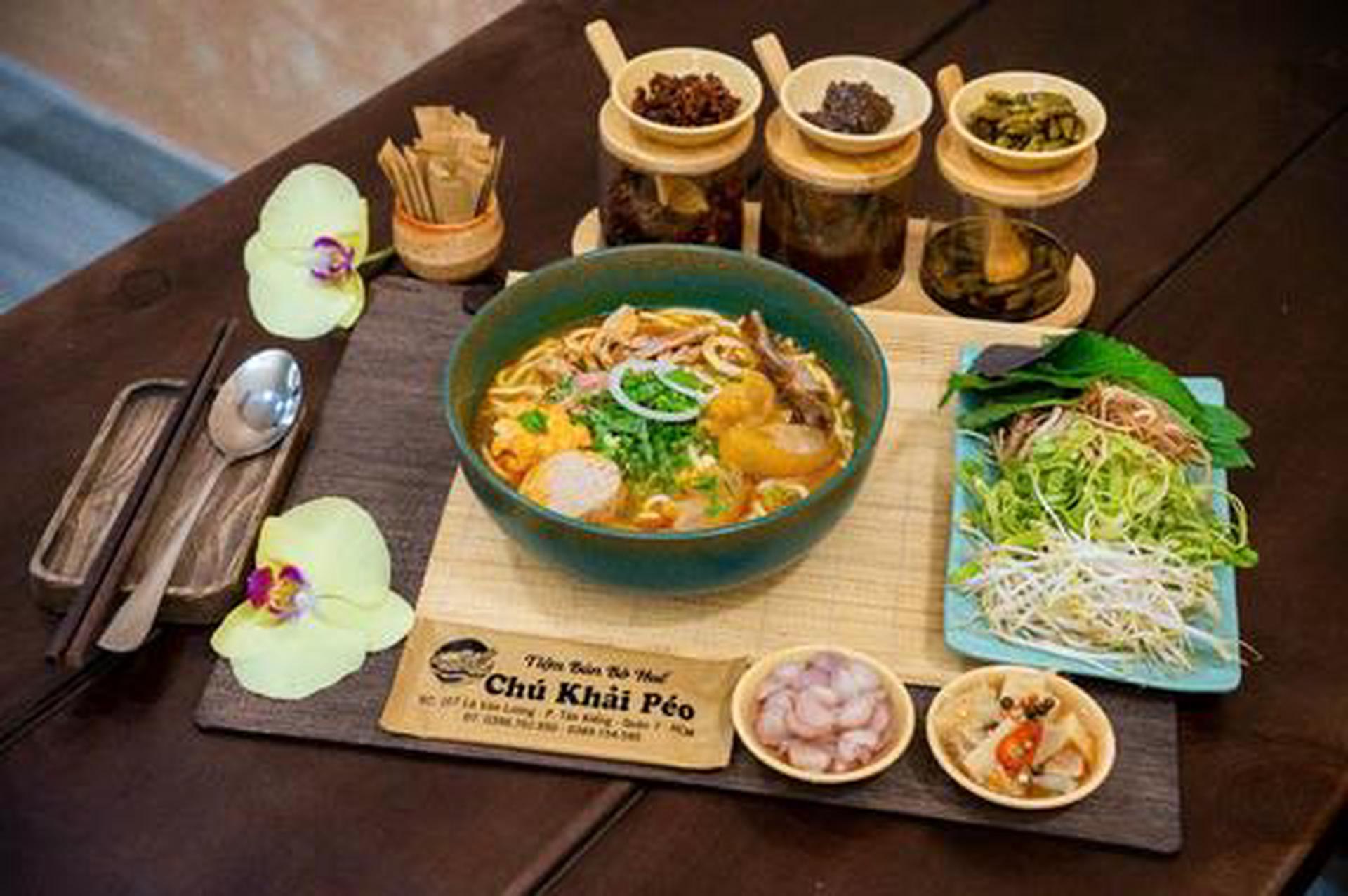 Hình ảnh Bún bò tái + gân + chả
