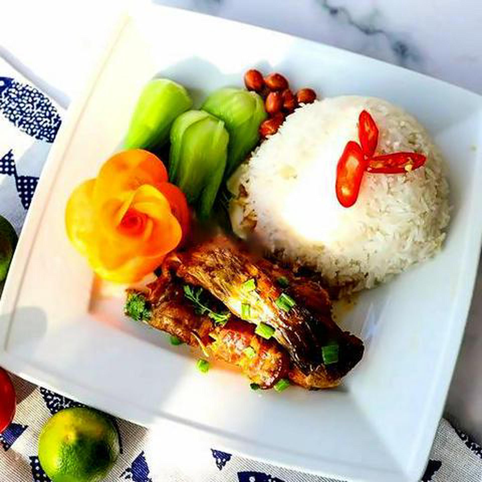 Hình ảnh Cơm trắng cá thác lác